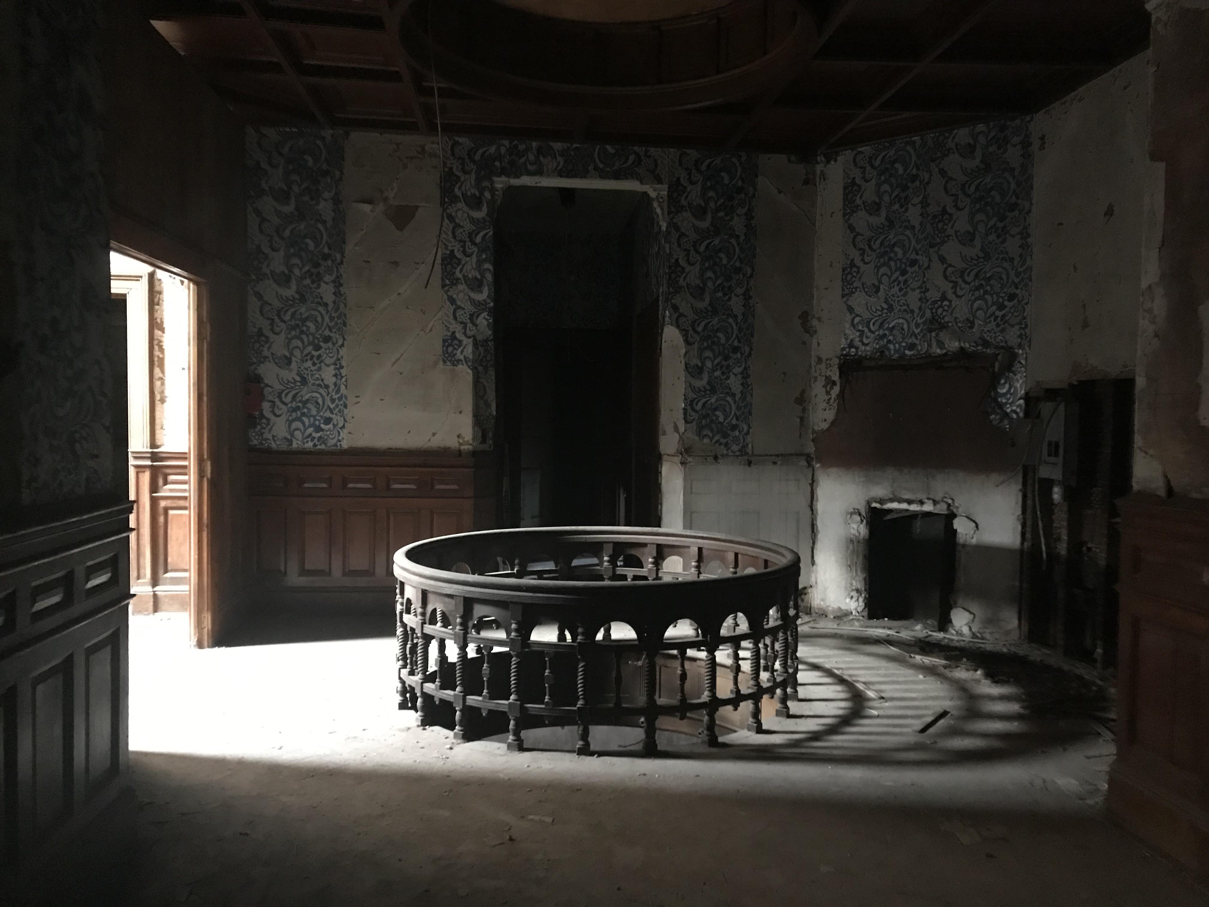 Abandoned mansion in Newark, NJ. [4032x3024] r/AbandonedPorn