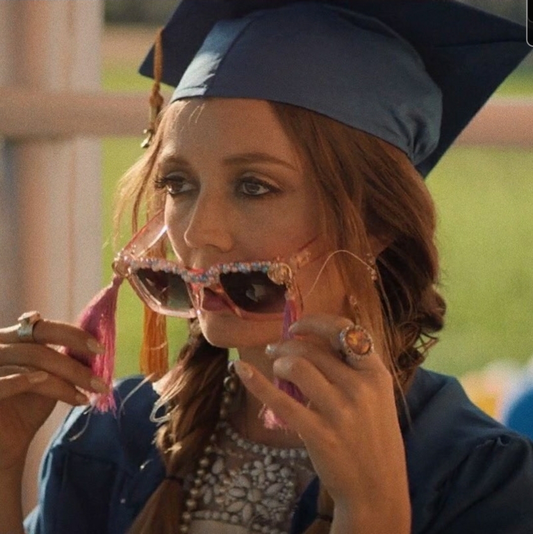 These glasses are atrocious and I must have them. I'm deadly serious. Billie Lourd as Gigi in