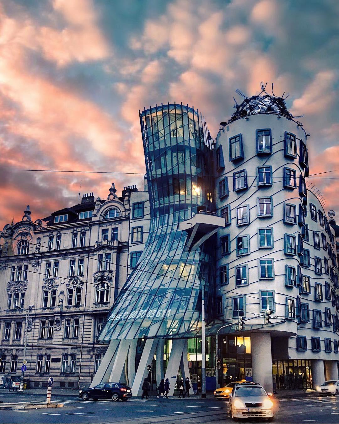 Dancing House in Prague, Czech Republic r/pics