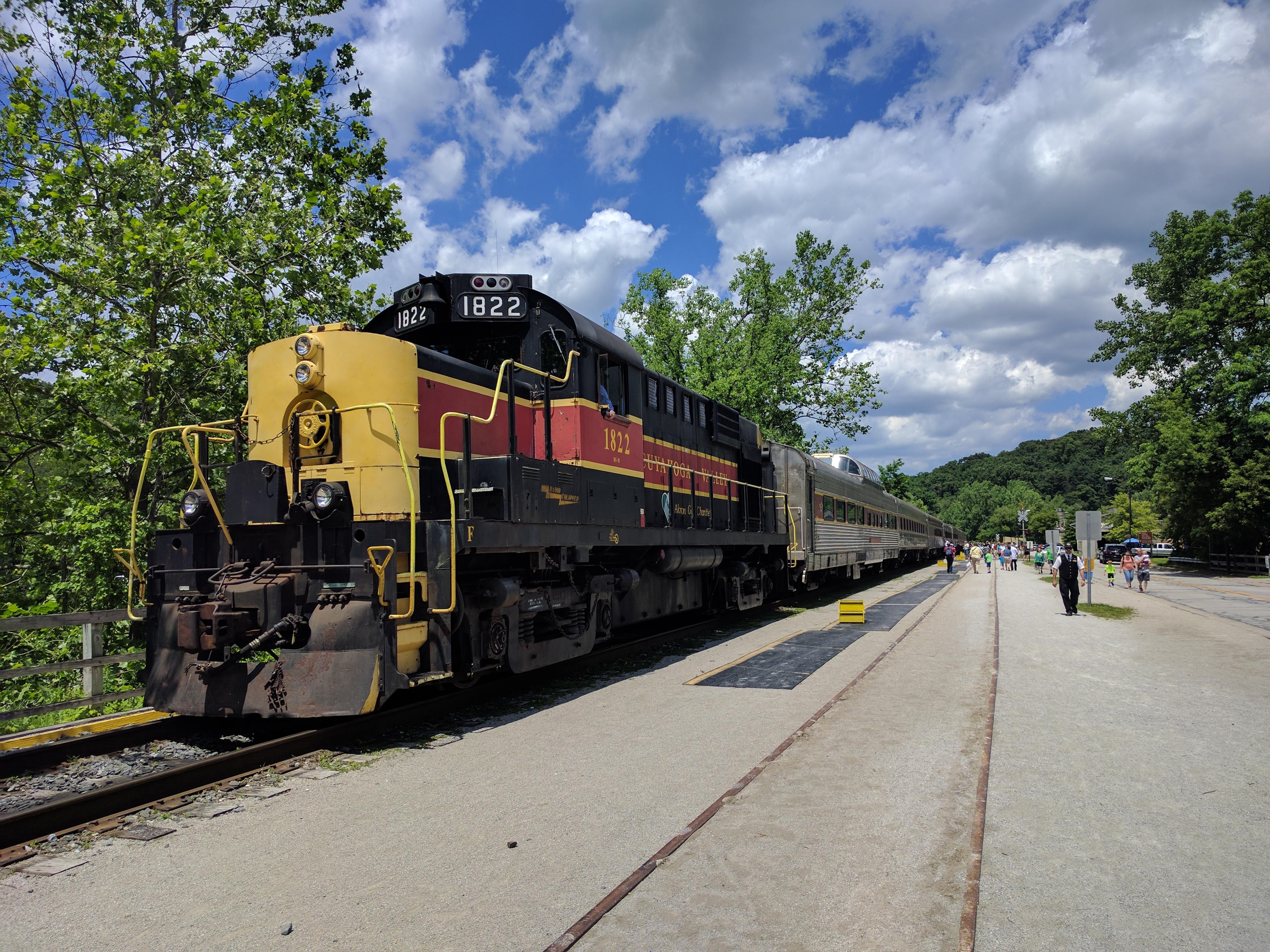 1822 arrives at Peninsula, Ohio Cuyahoga Valley Scenic Railroad