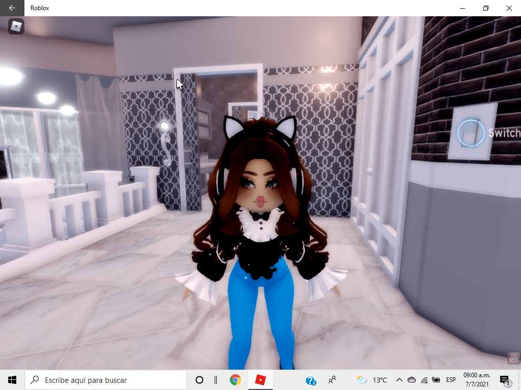 i got the cat headphones D r/RoyaleHigh_Roblox