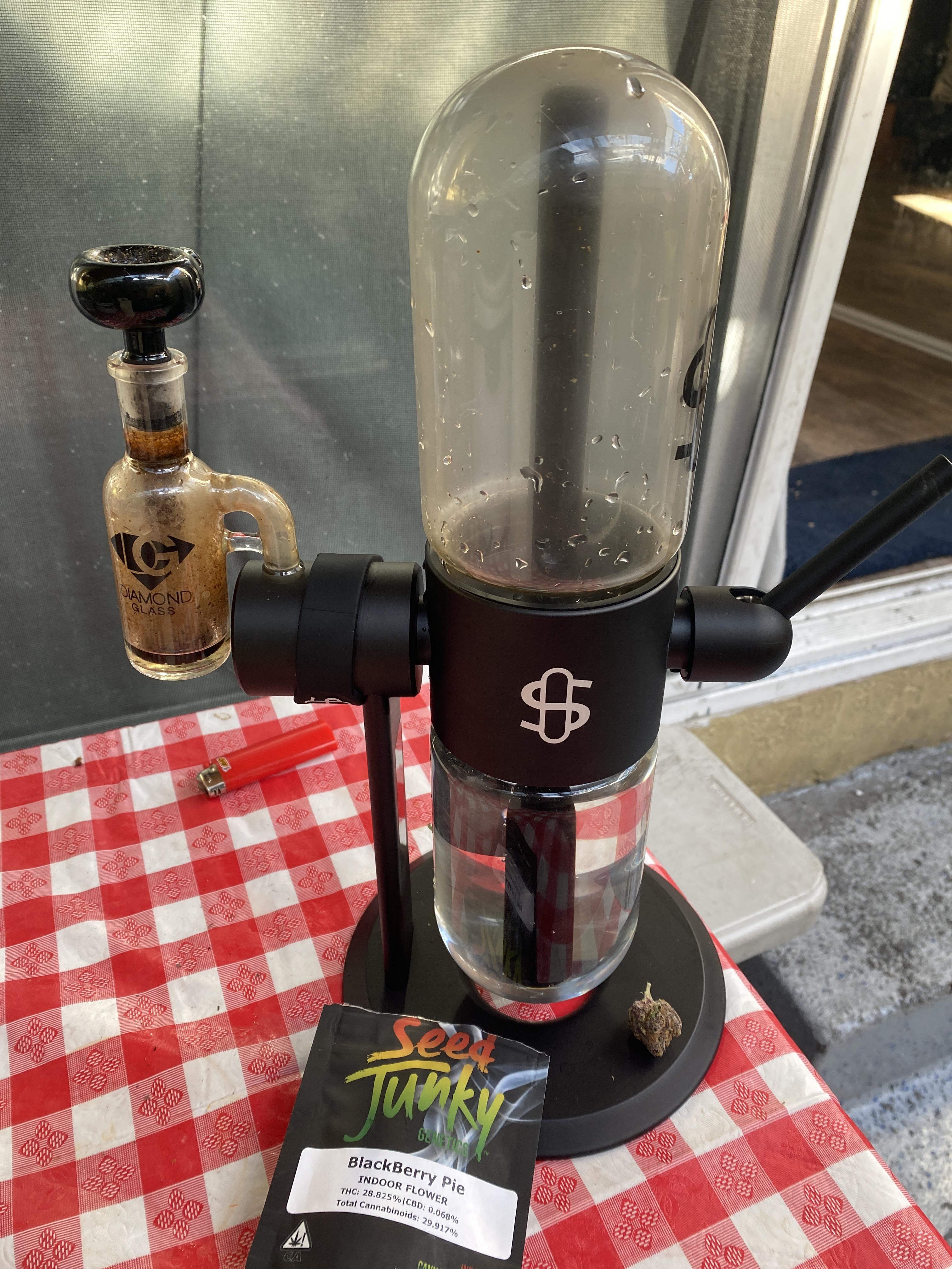 Without the ash catcher would look a lot dirtier r/Stundenglass