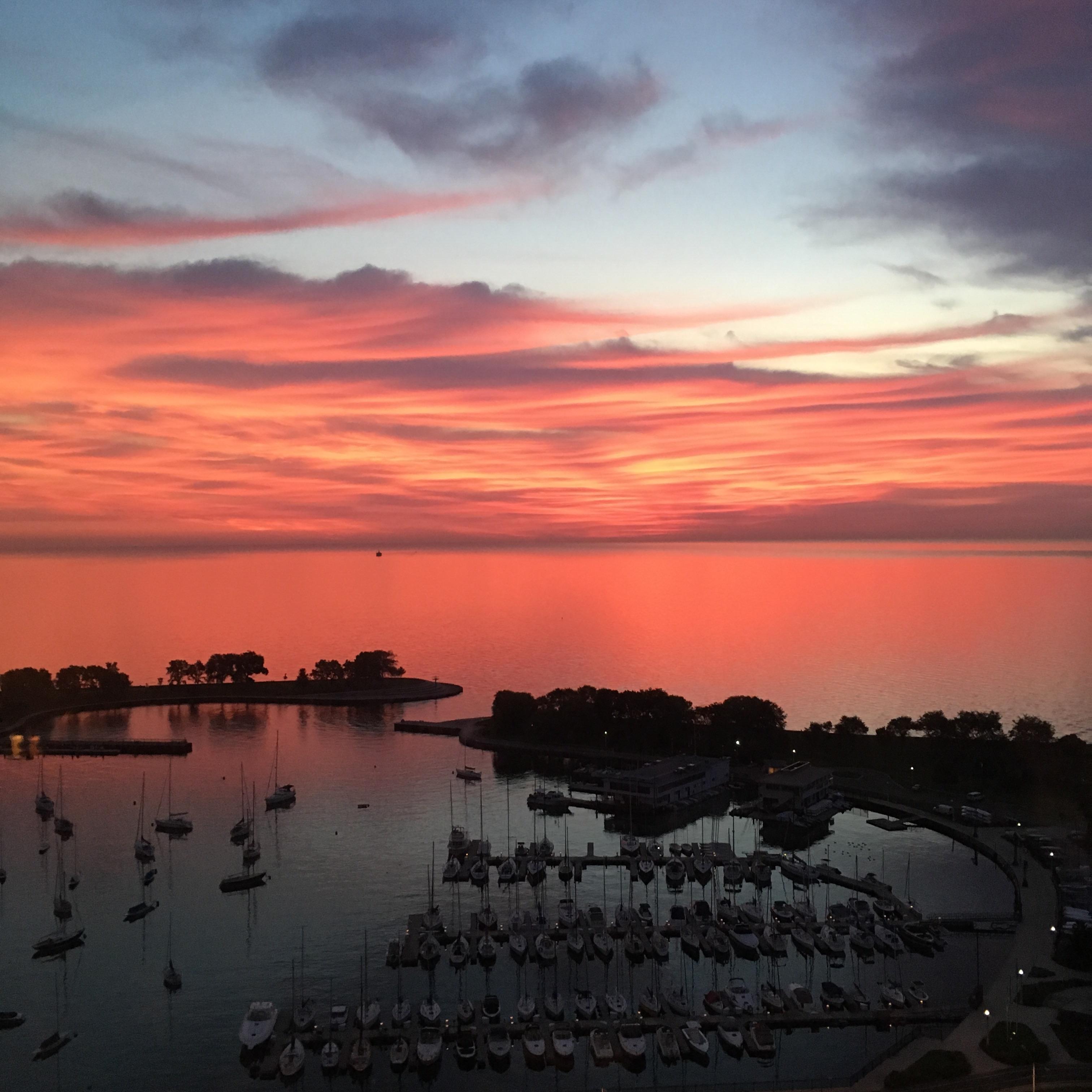 Amazing sunrise over Belmont Harbor, Chicago (Aug 2016) r/chicago