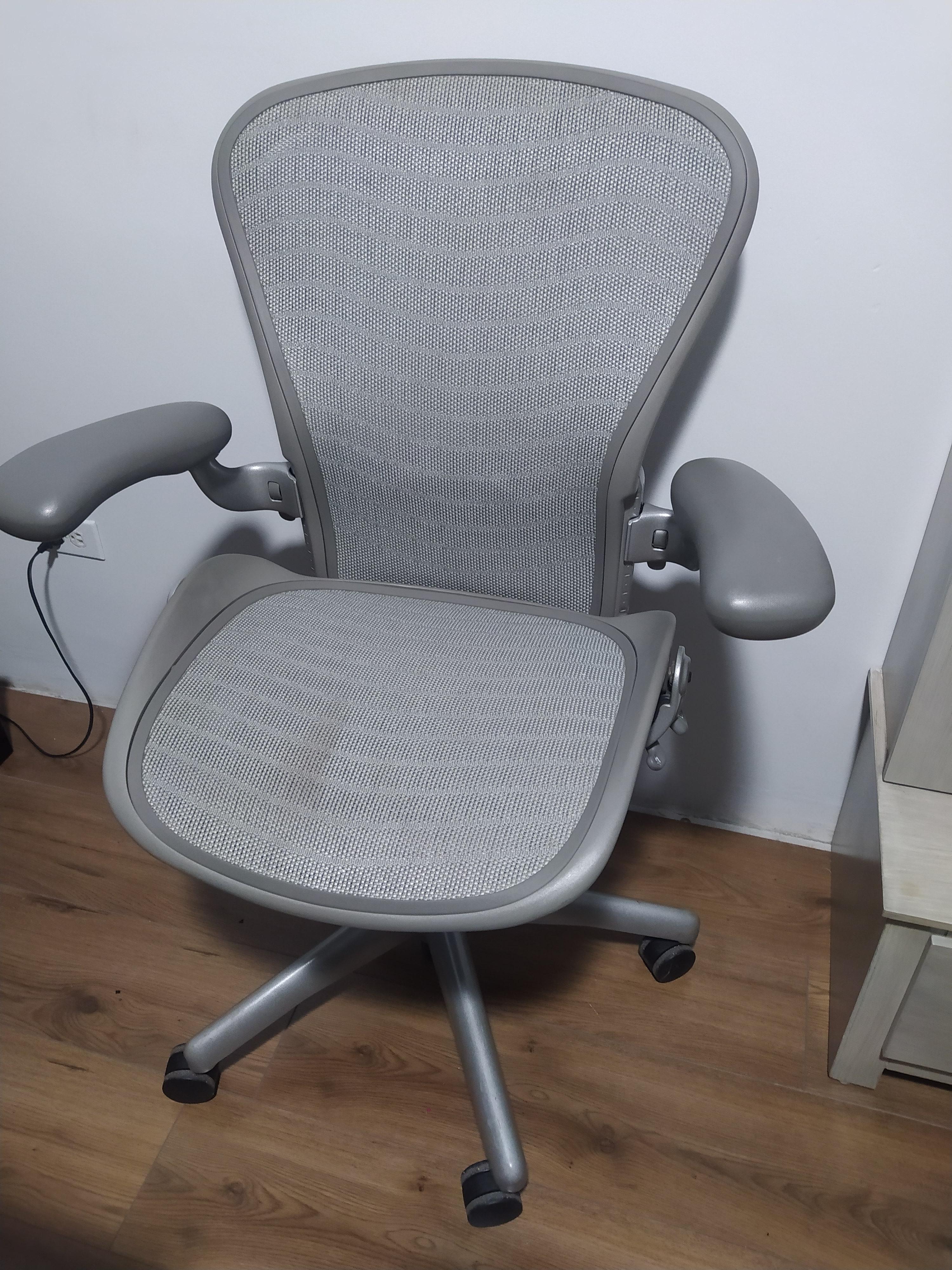 New to me Herman Miller Aeron. Any tip on how to clean the stain on the lower mesh? r/OfficeChairs