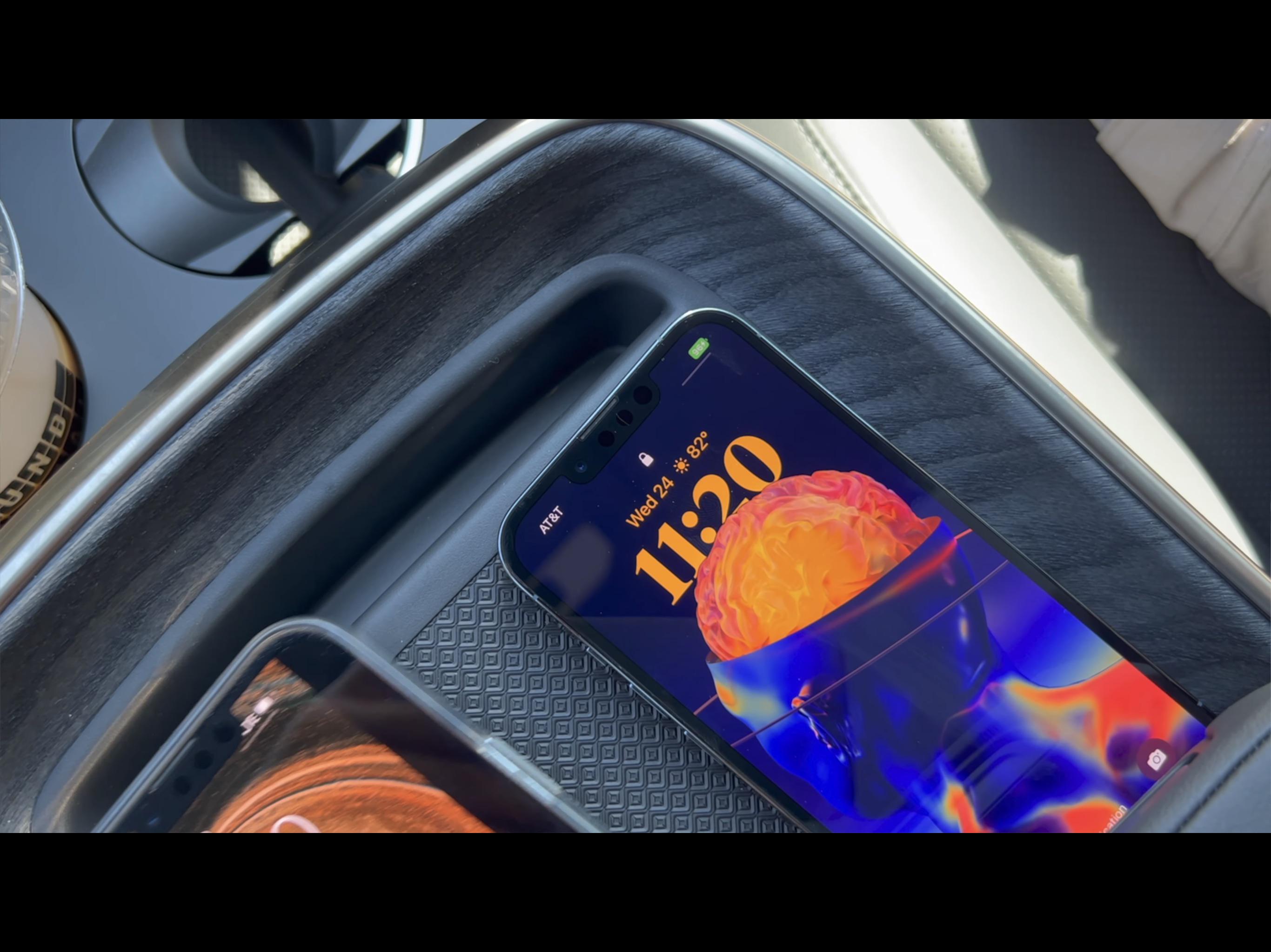 Does anybody have this wallpaper? Saw this in MKBHD video r