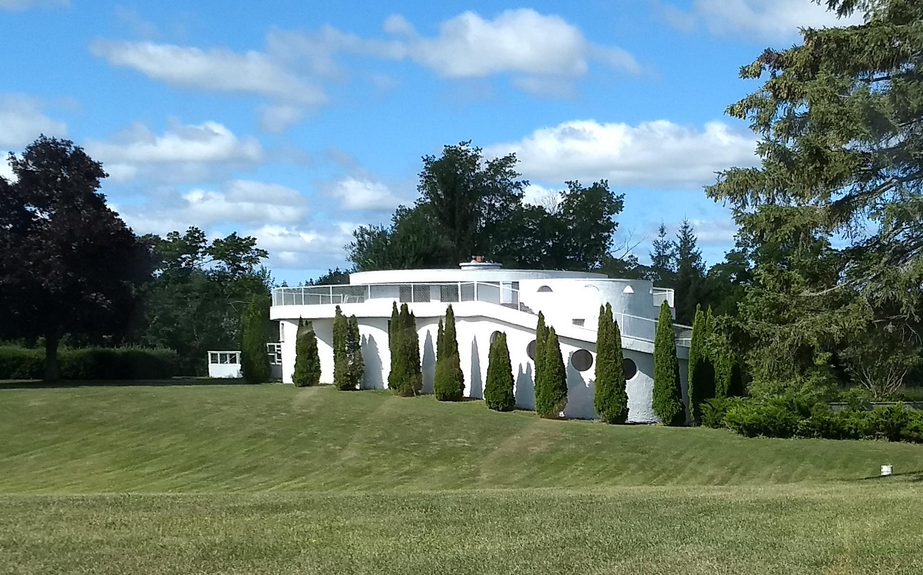 House on Stoneman Drive in Shallow Lake. Anyone know anything about it? (architect, history, etc