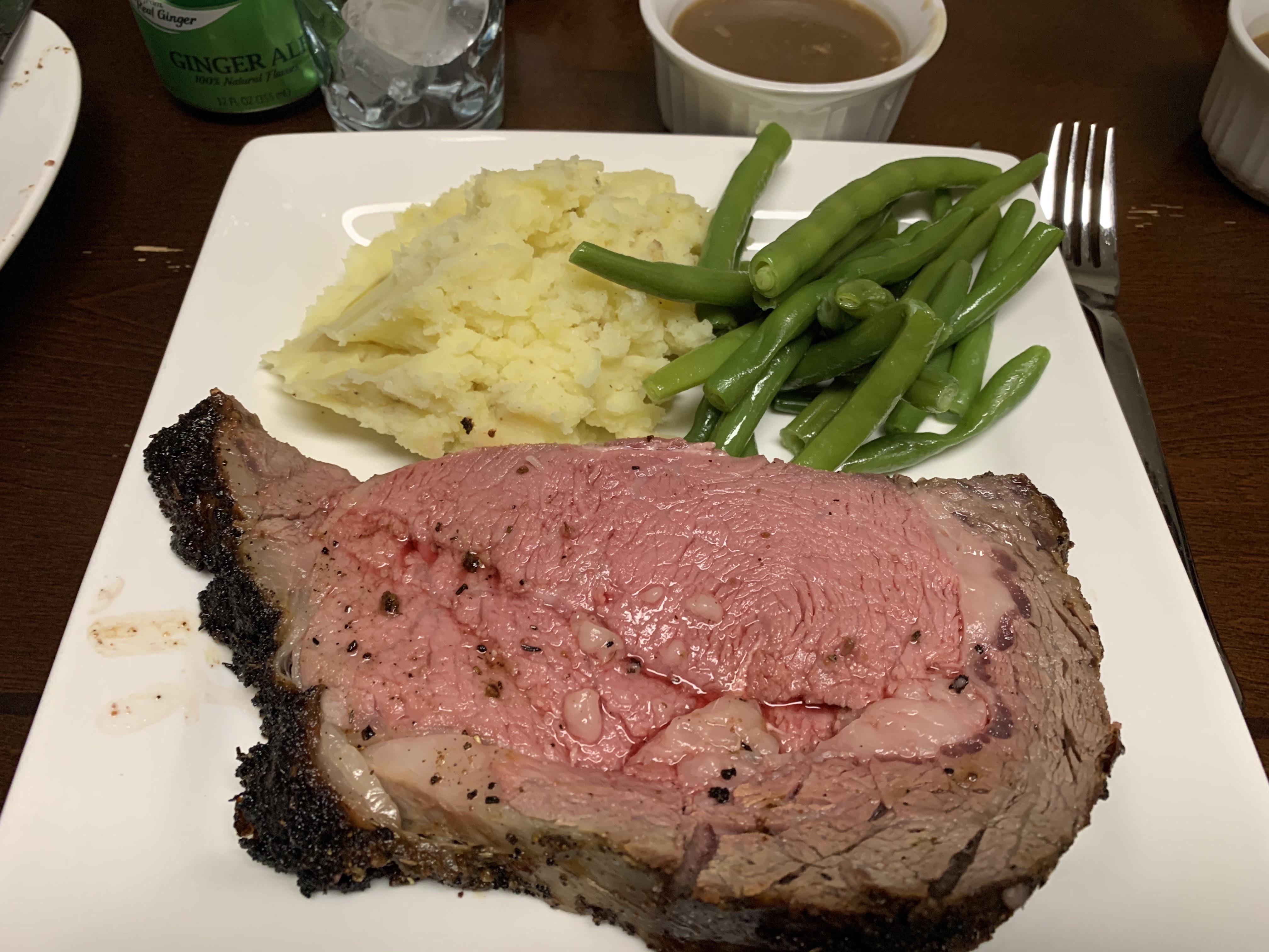 [Homemade] Herb crusted prime rib, green beans, mashed potato. r/food