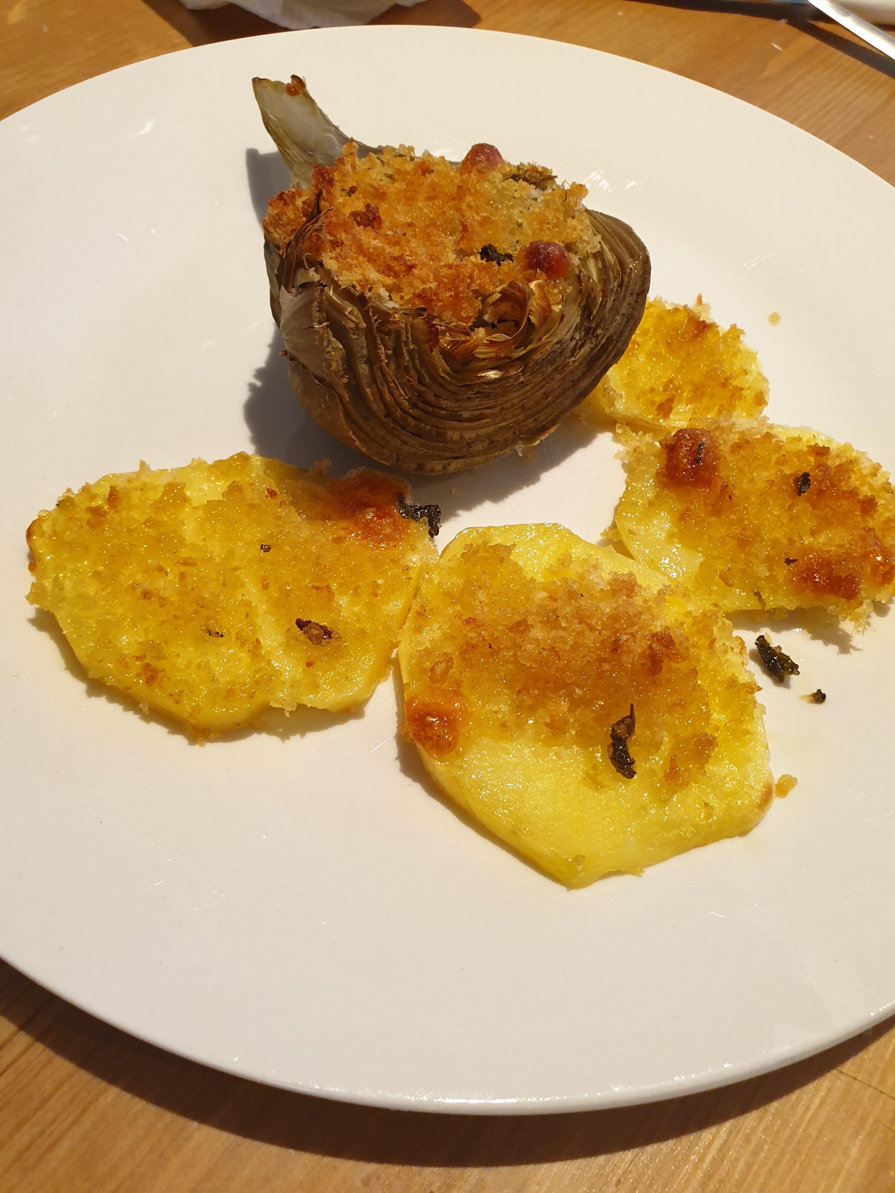 Artichokes with breadcrumbs stuffing and potatoes r/ItalianFood