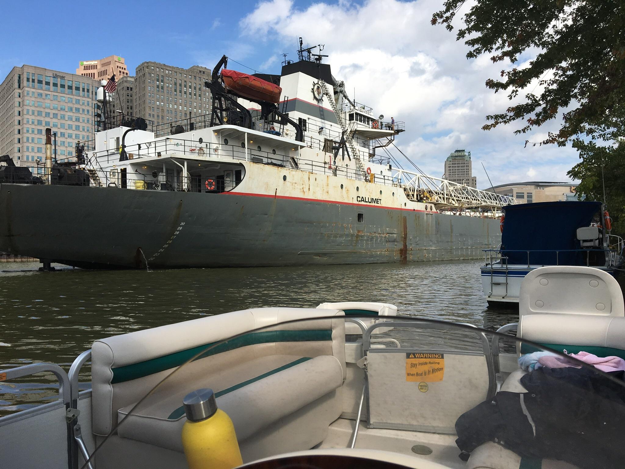 Giving way to the bigger boat (Cuyahoga River, Cleveland, OH) r/boating
