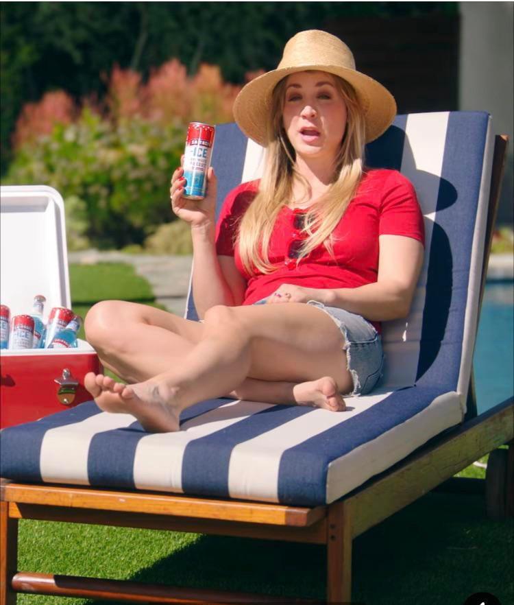 Kaley Cuoco r/WomenOfTheDCUniverse