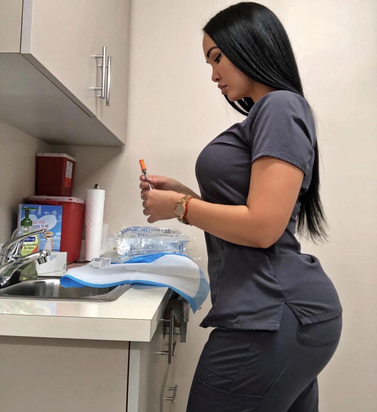 Busty nurse : 2busty2hide