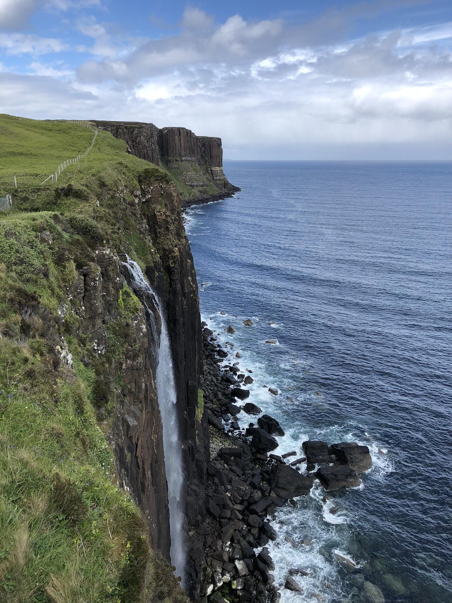 Kilt Rock, Isle of Skye, Scotland [OC] [1536 x 2048] r/EarthPorn
