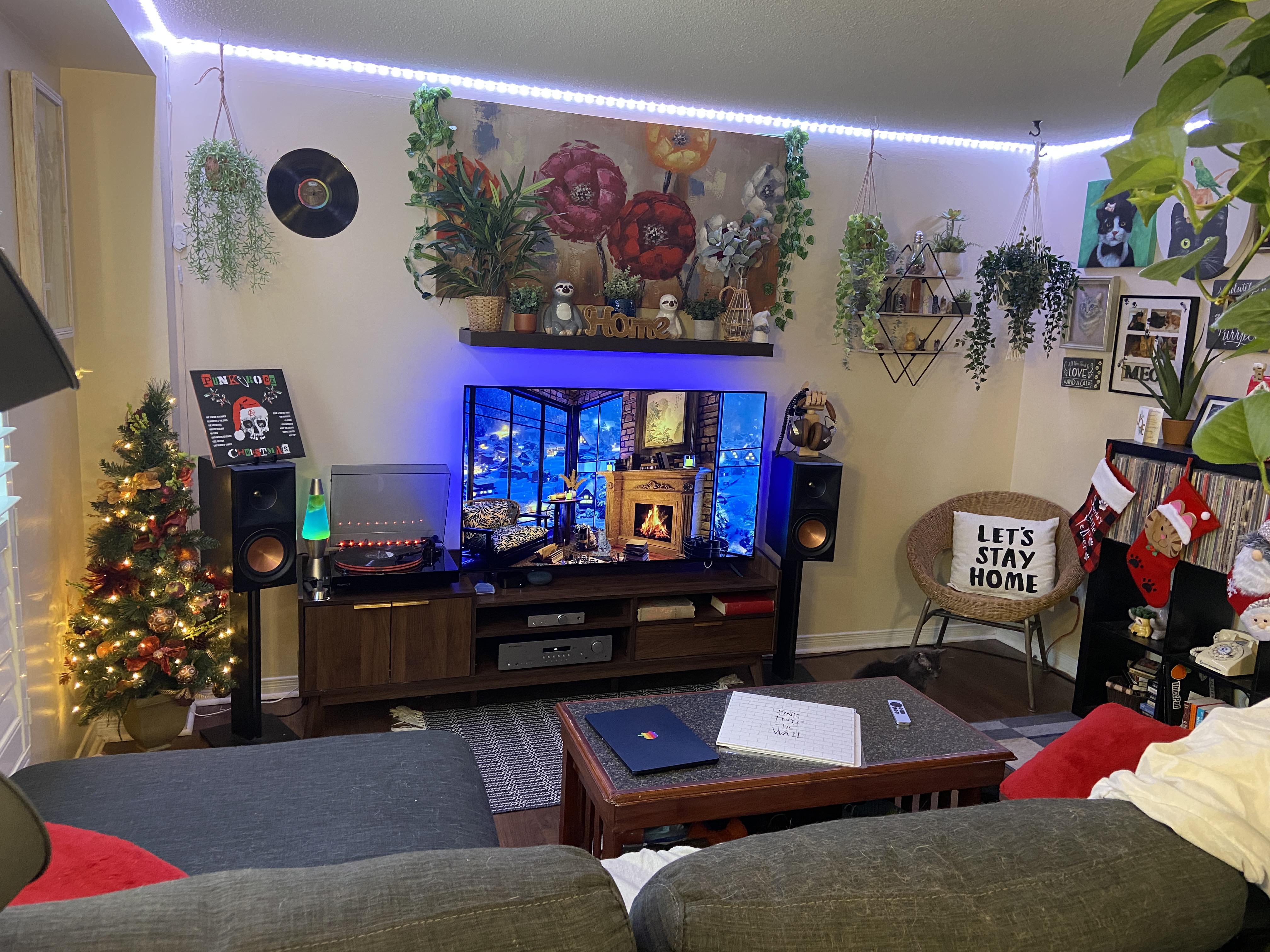 Woodgrain and Silver go really helps tie everything together r/turntables