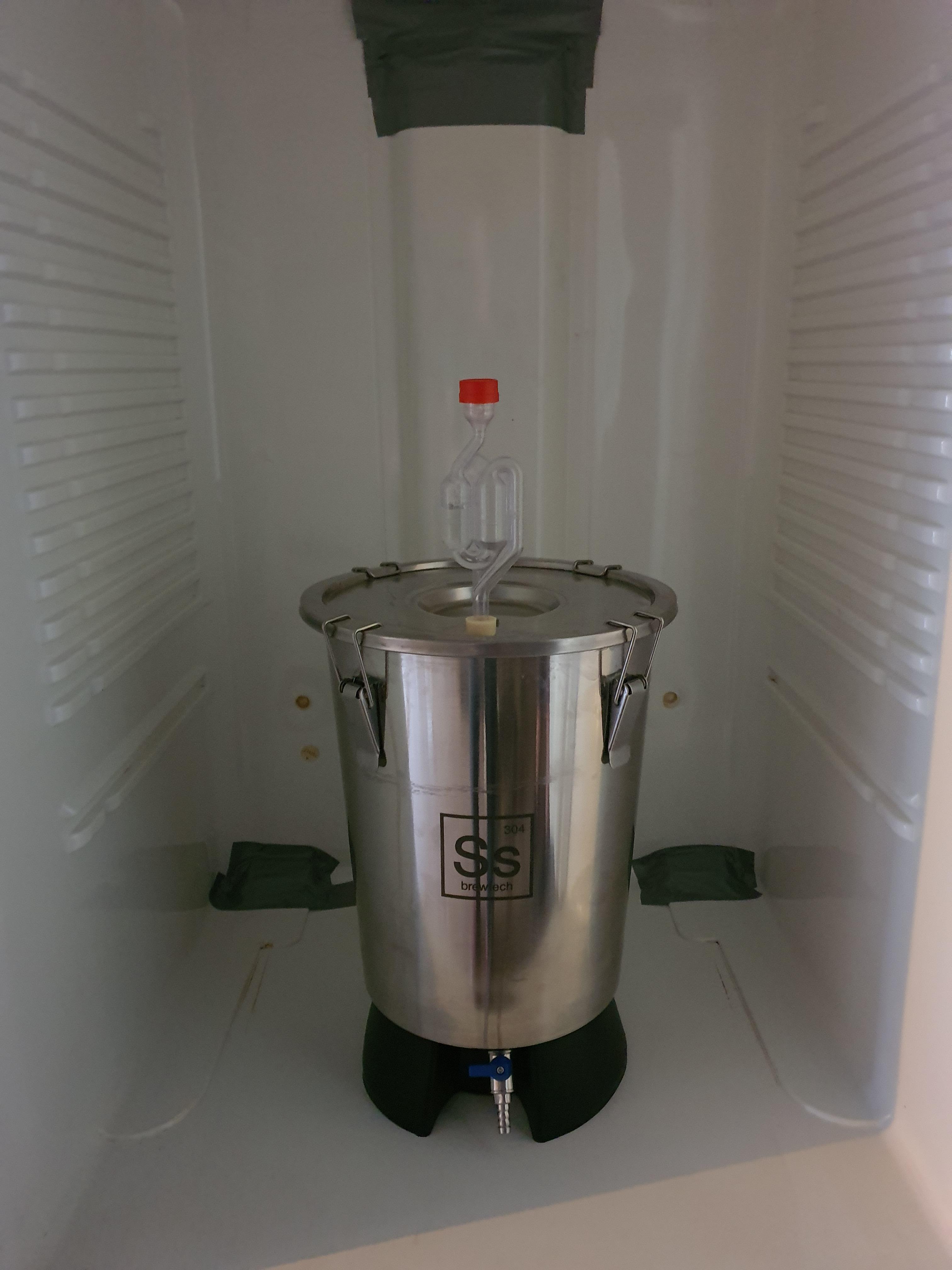 Got my first batch of mead going, Should turn out to be 5 ABV, will