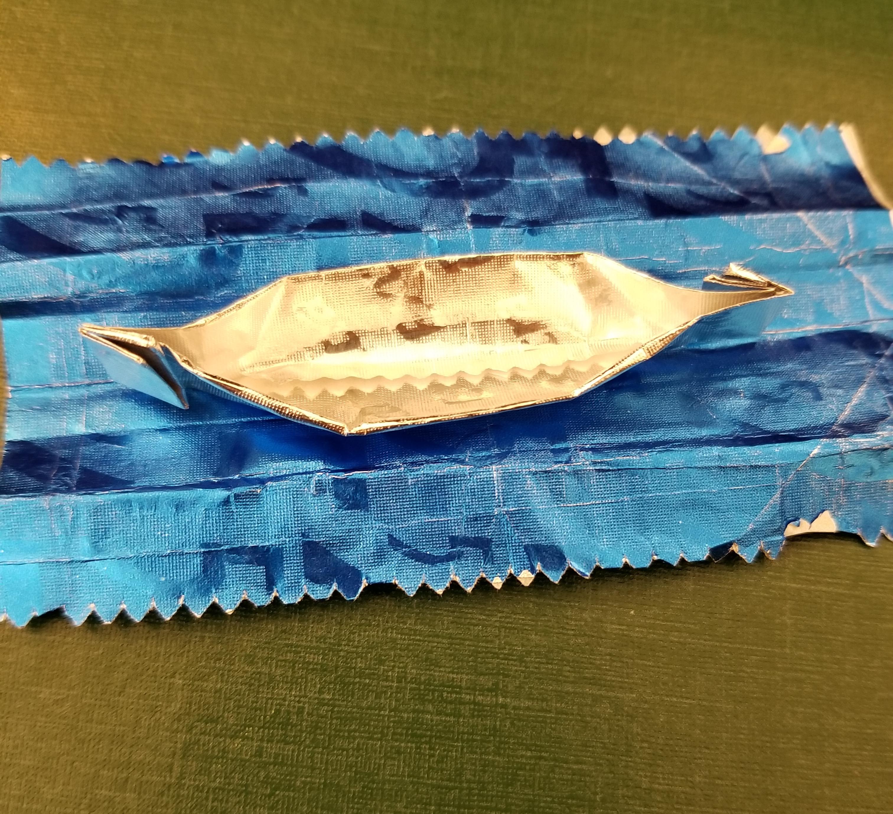 Gum wrapper canoe r/mildlyinteresting
