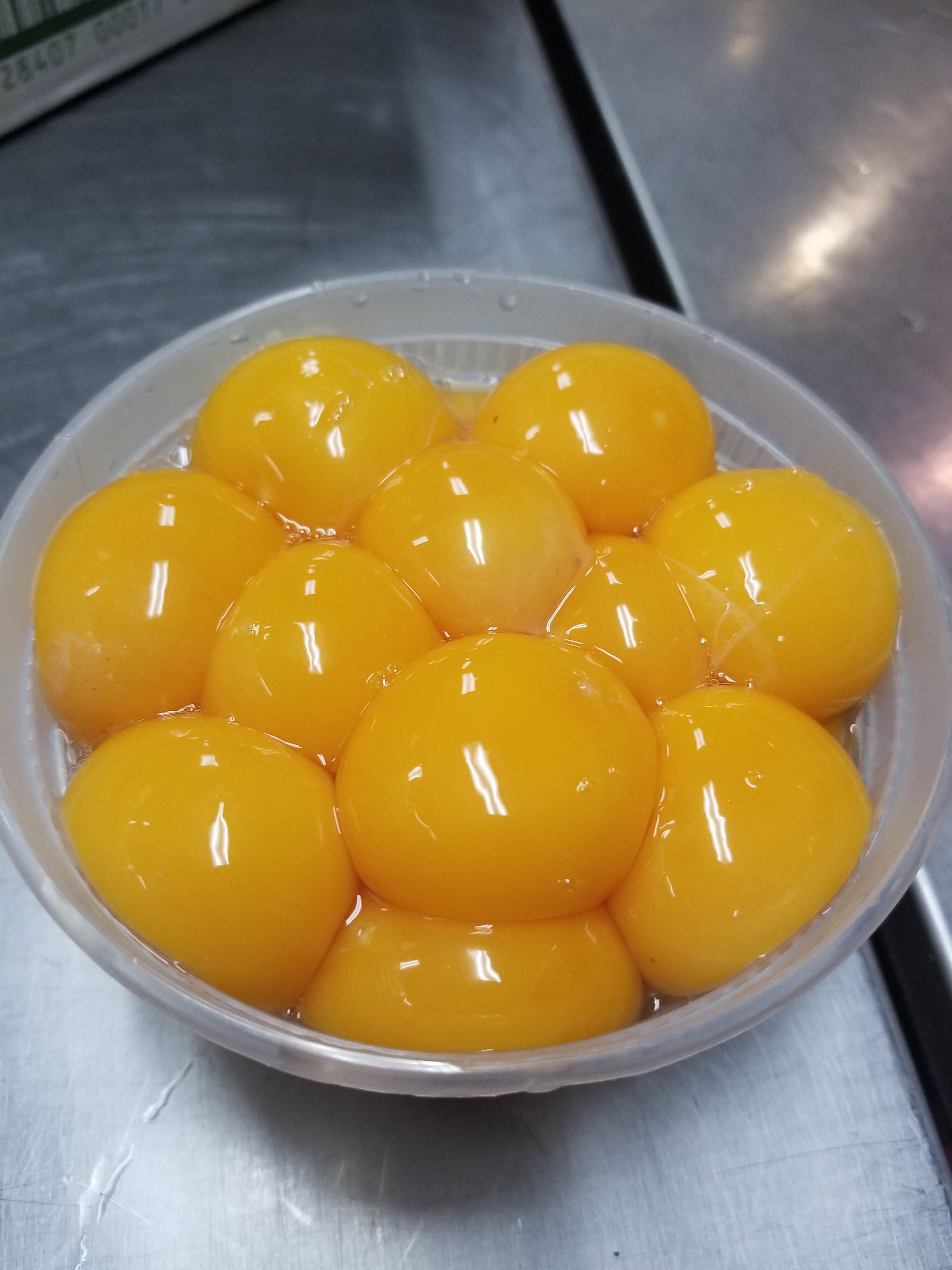Perfectly separated egg yolks r/oddlysatisfying