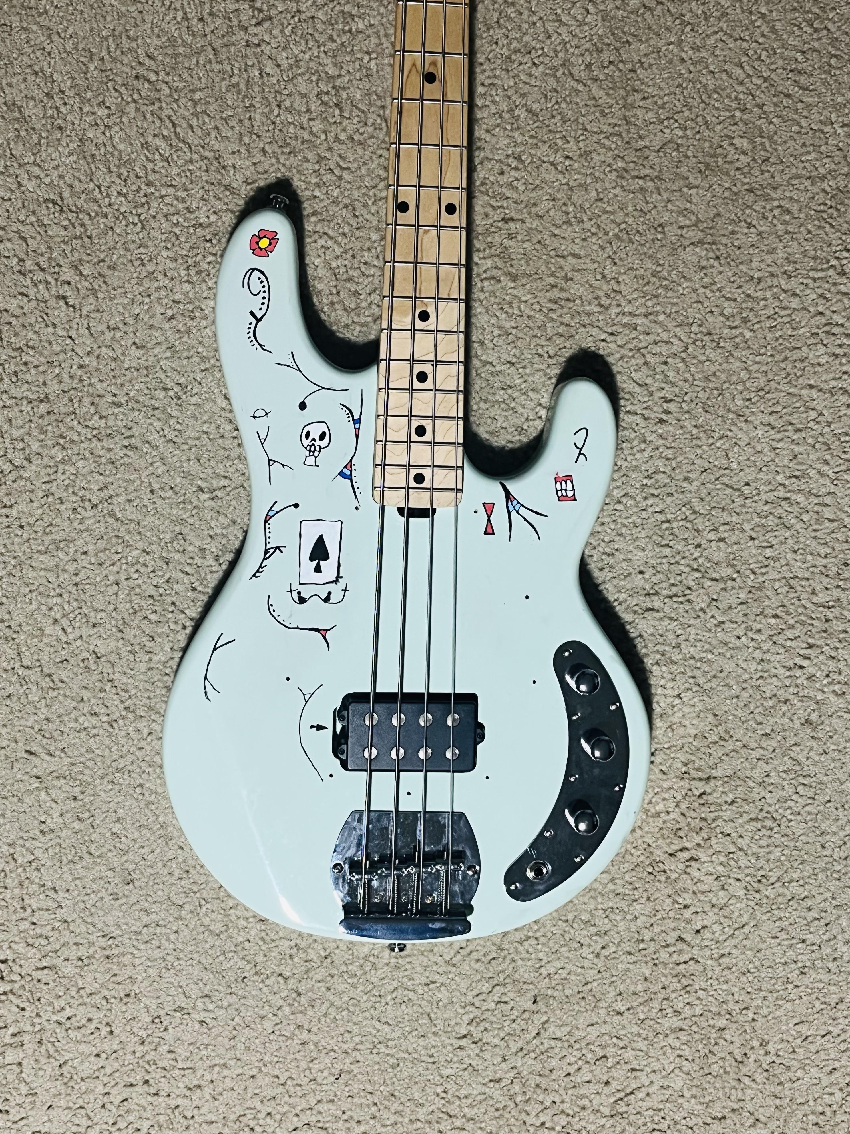 Felt bored and decided to start painting my bass! r/guitarporn
