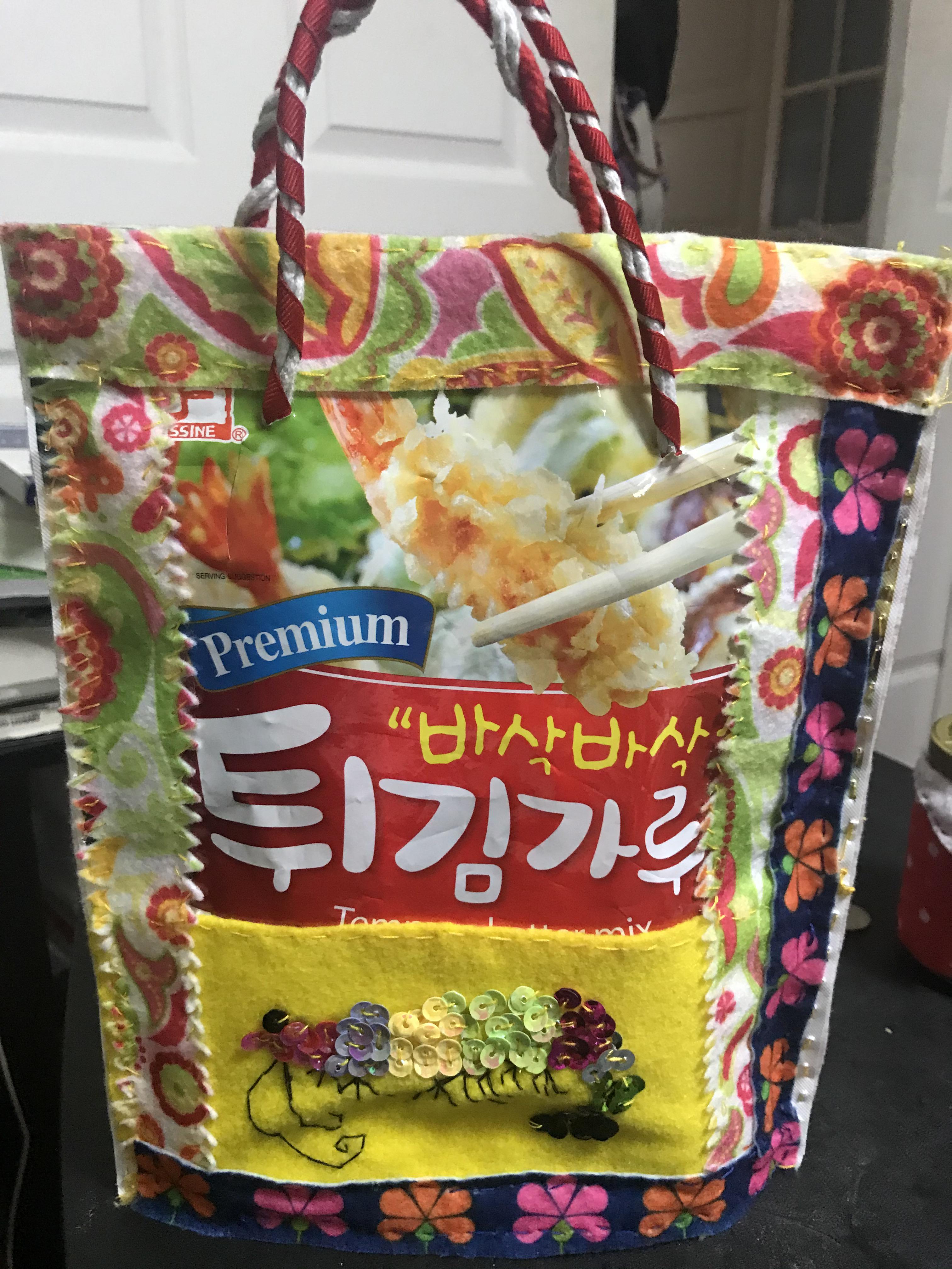 I made a bag from recycle flour bag🌸🌼🌺 r/crafts