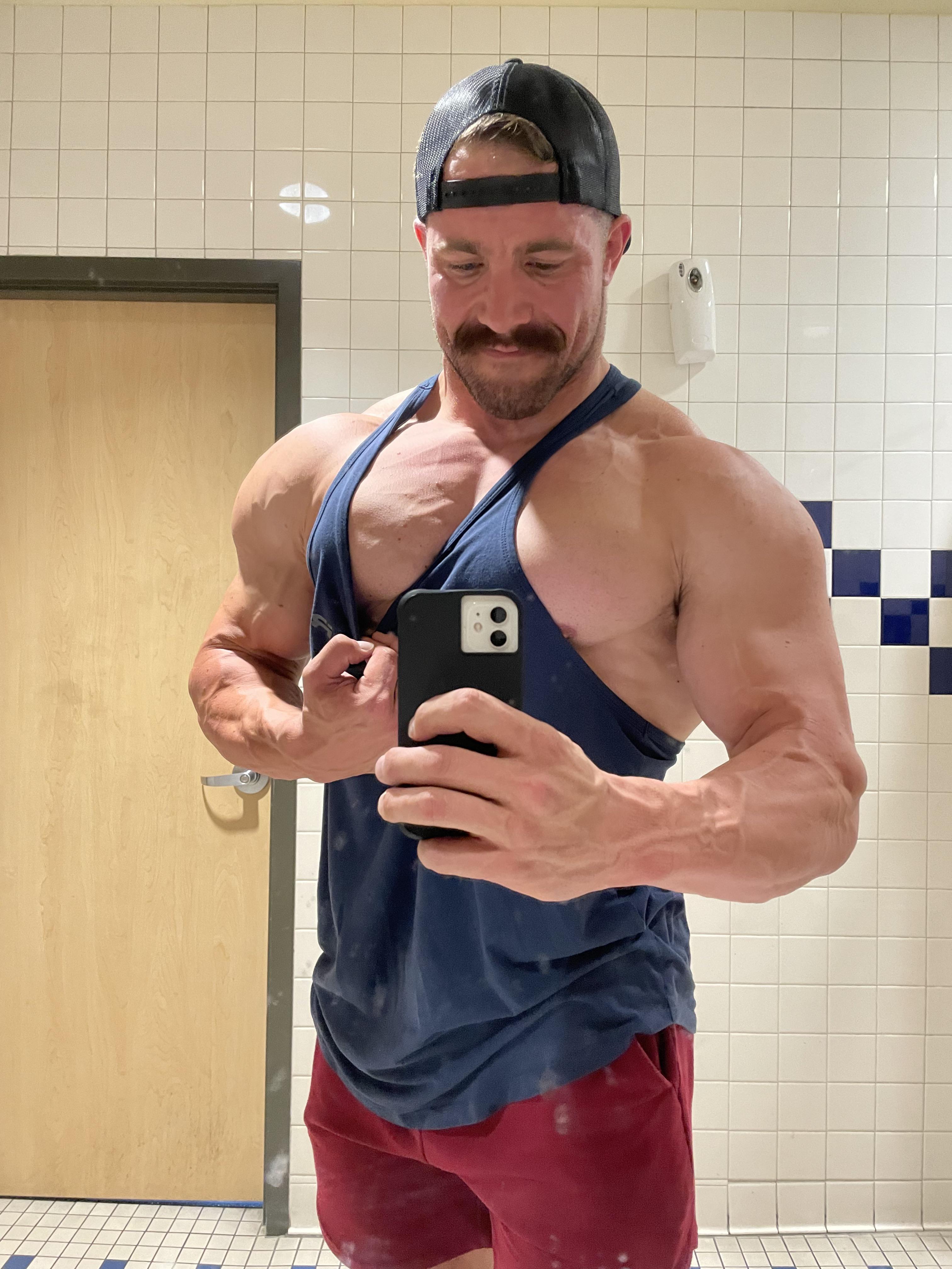 Post chest workout 💪🏼💪🏼 r/bodybuildingpics