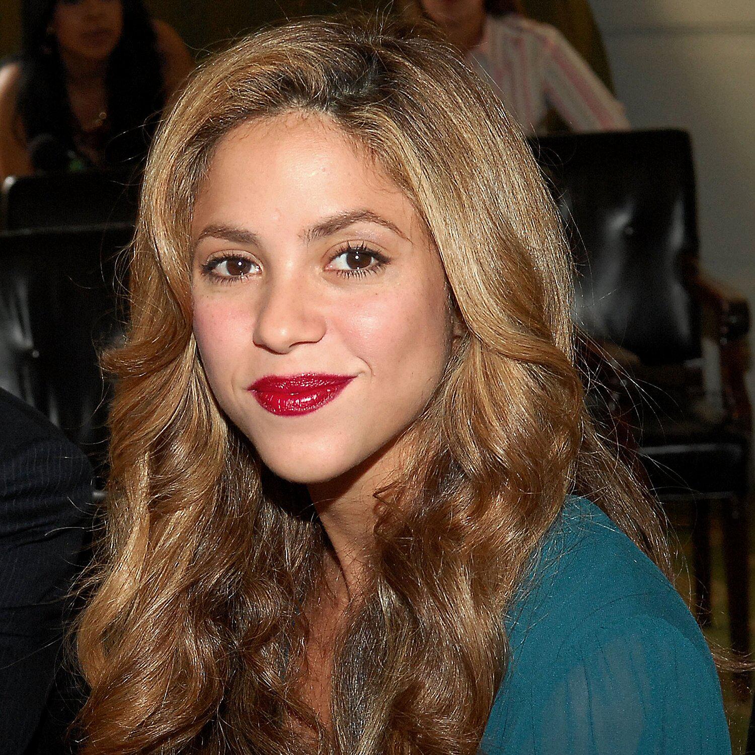 🔞Shakira with red lipstick of Shakira NUDE | | CelebrityNakeds.com