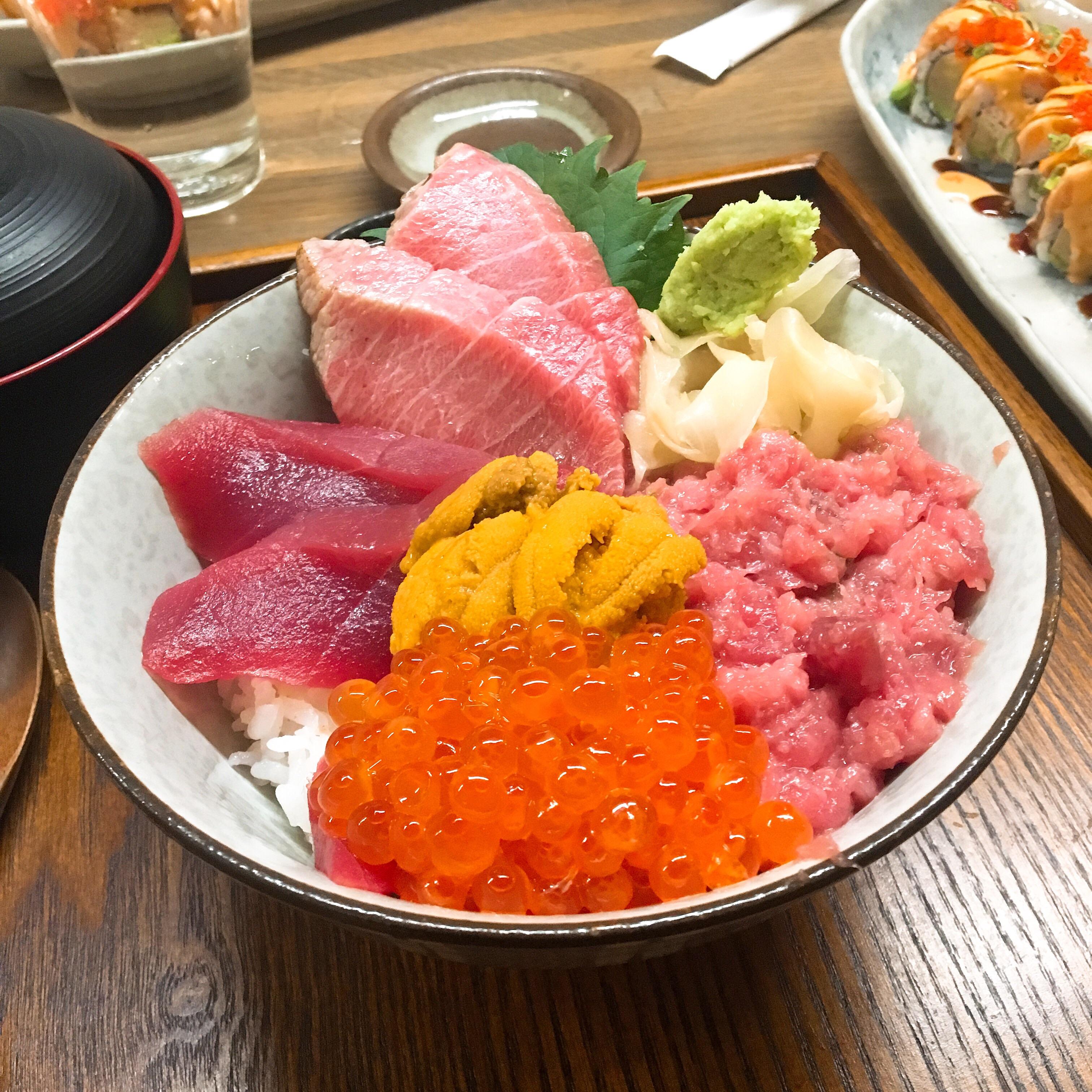 Delicious tuna, tuna belly, minced tuna belly, uni, ikura over rice r