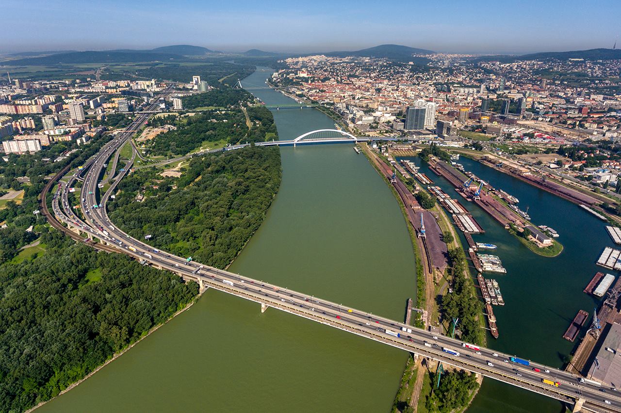 Five bridges over the river Danube. Bratislava, Slovakia r