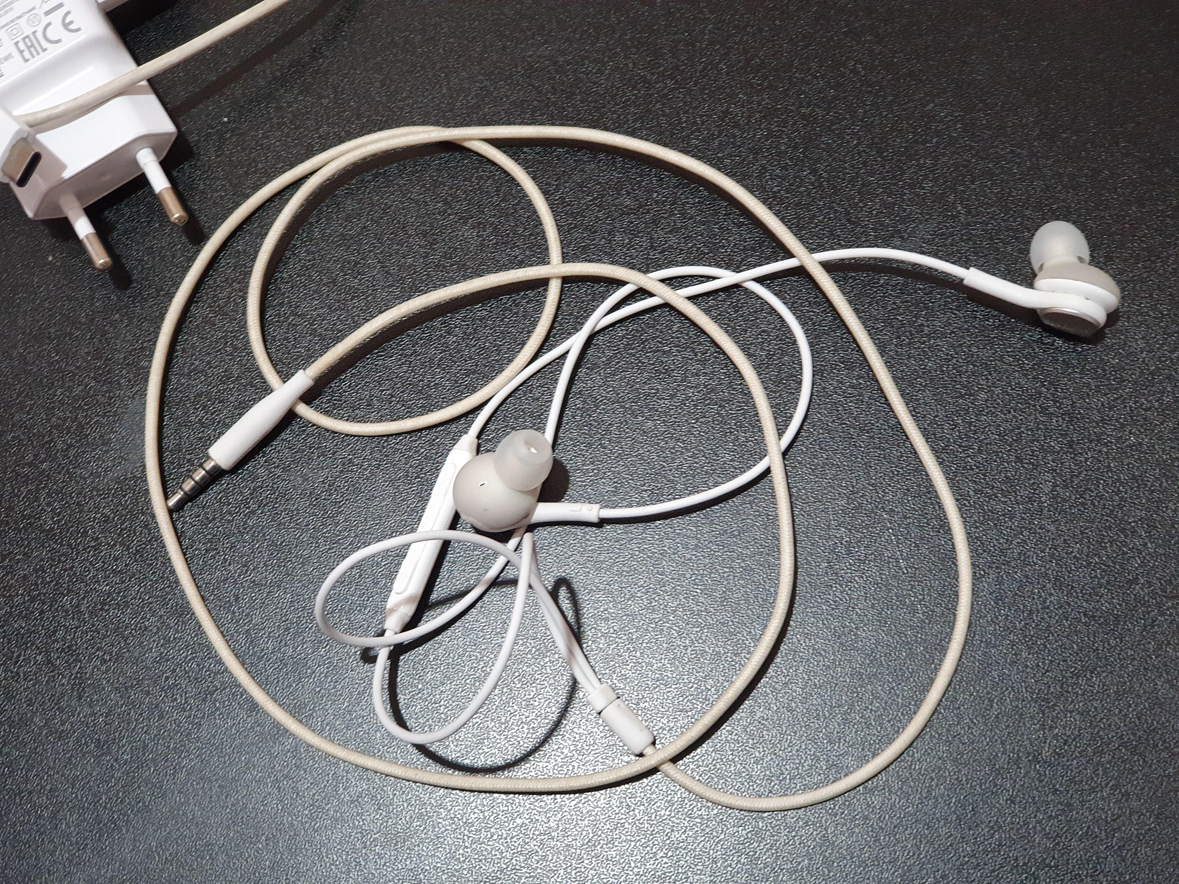 Is there a way to whiten and clean the akg earphones? Wish samsung put