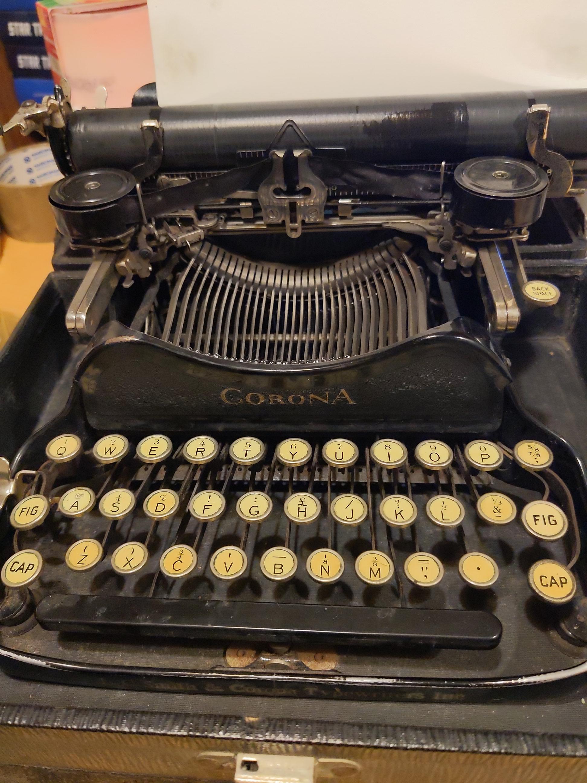 Smith corona folding typewriter. Advice wanted the paper doesn't