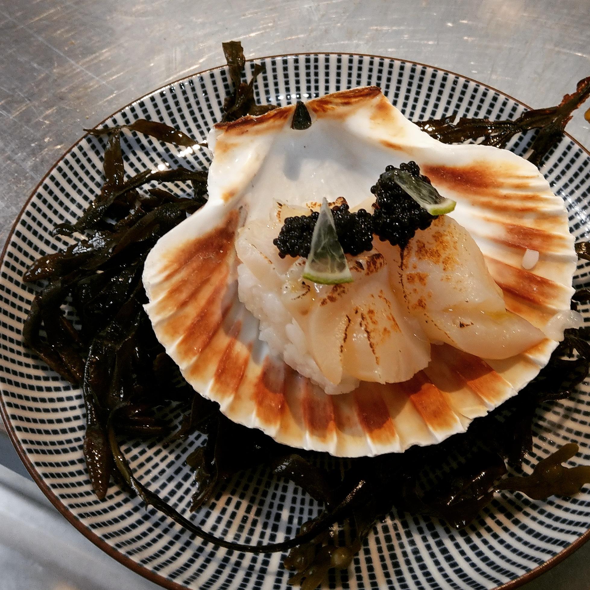 Torched scallop sushi with Lumpfish caviar and truffle oil. r/Chefit
