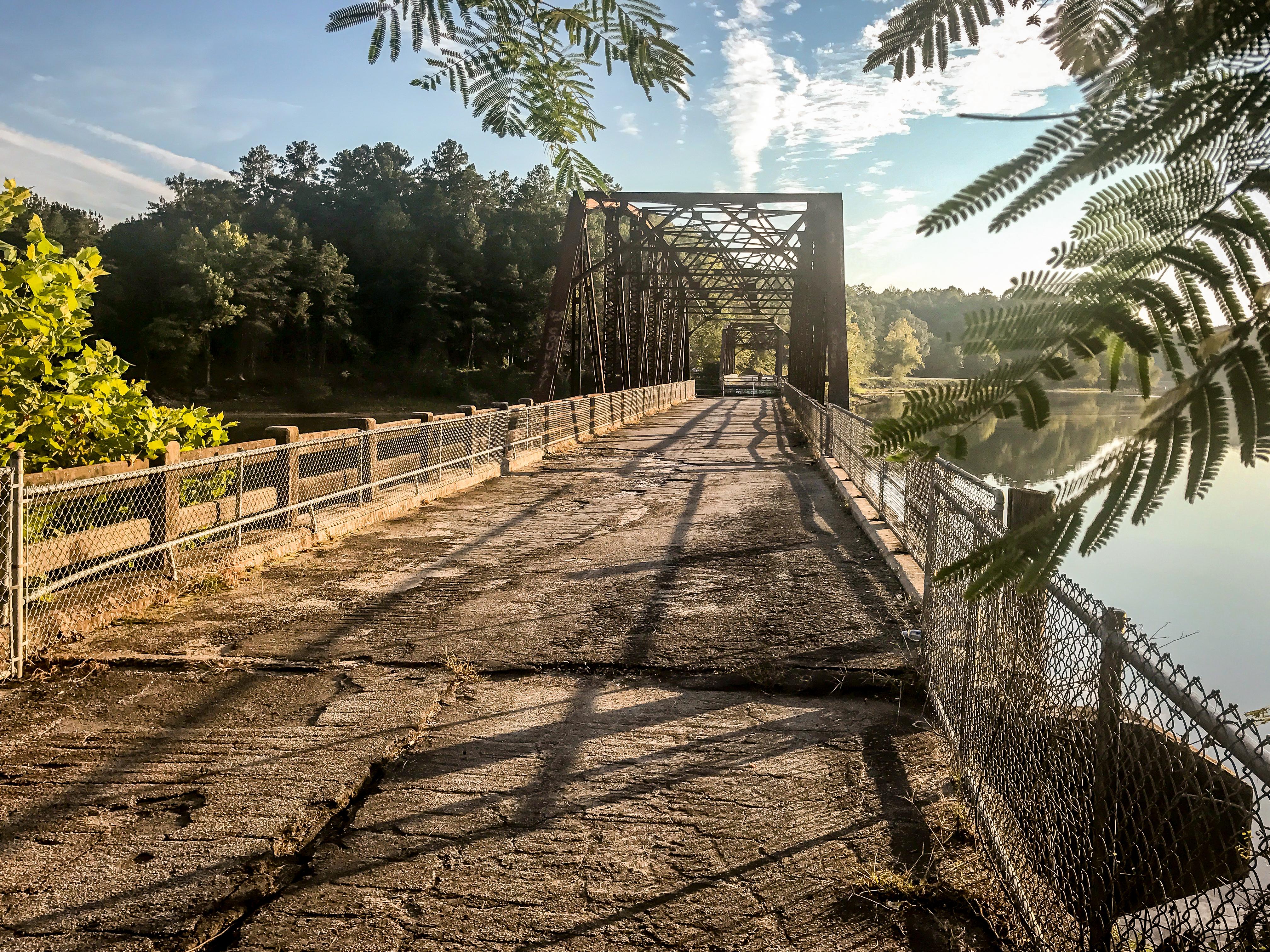 Abandoned bridge across Tugaloo River, South Carolina [4032 x 3024] r