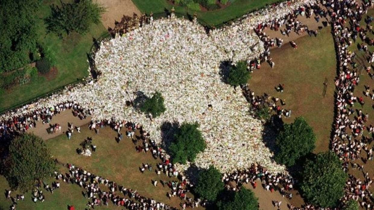 The amount of flowers left outside Kensington Palace after Princess
