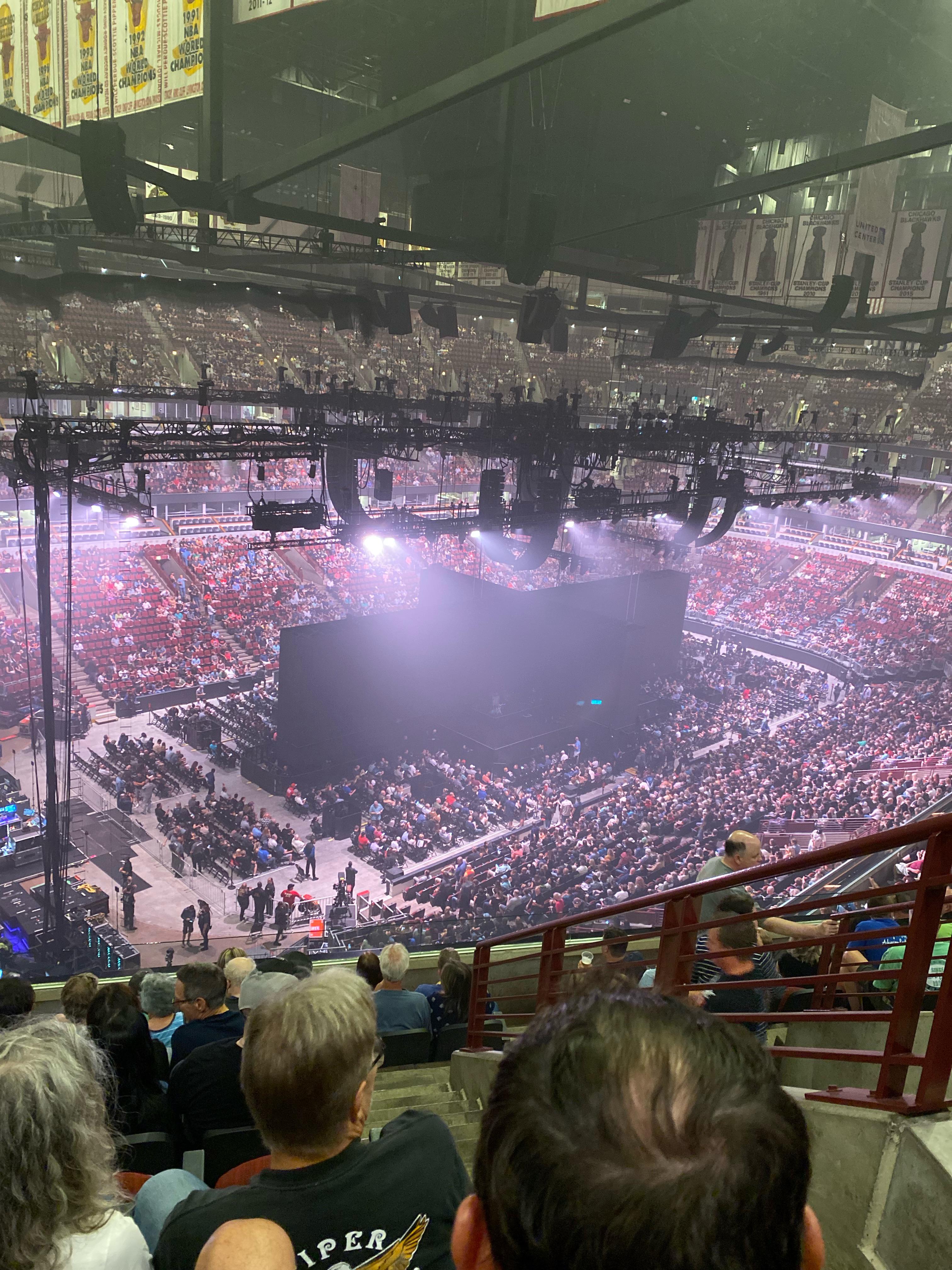 Rodger Waters stage at the United Center (7/26/22) pinkfloyd