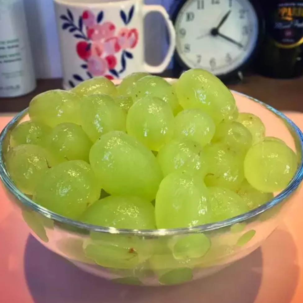 These peeled grapes r/oddlysatisfying