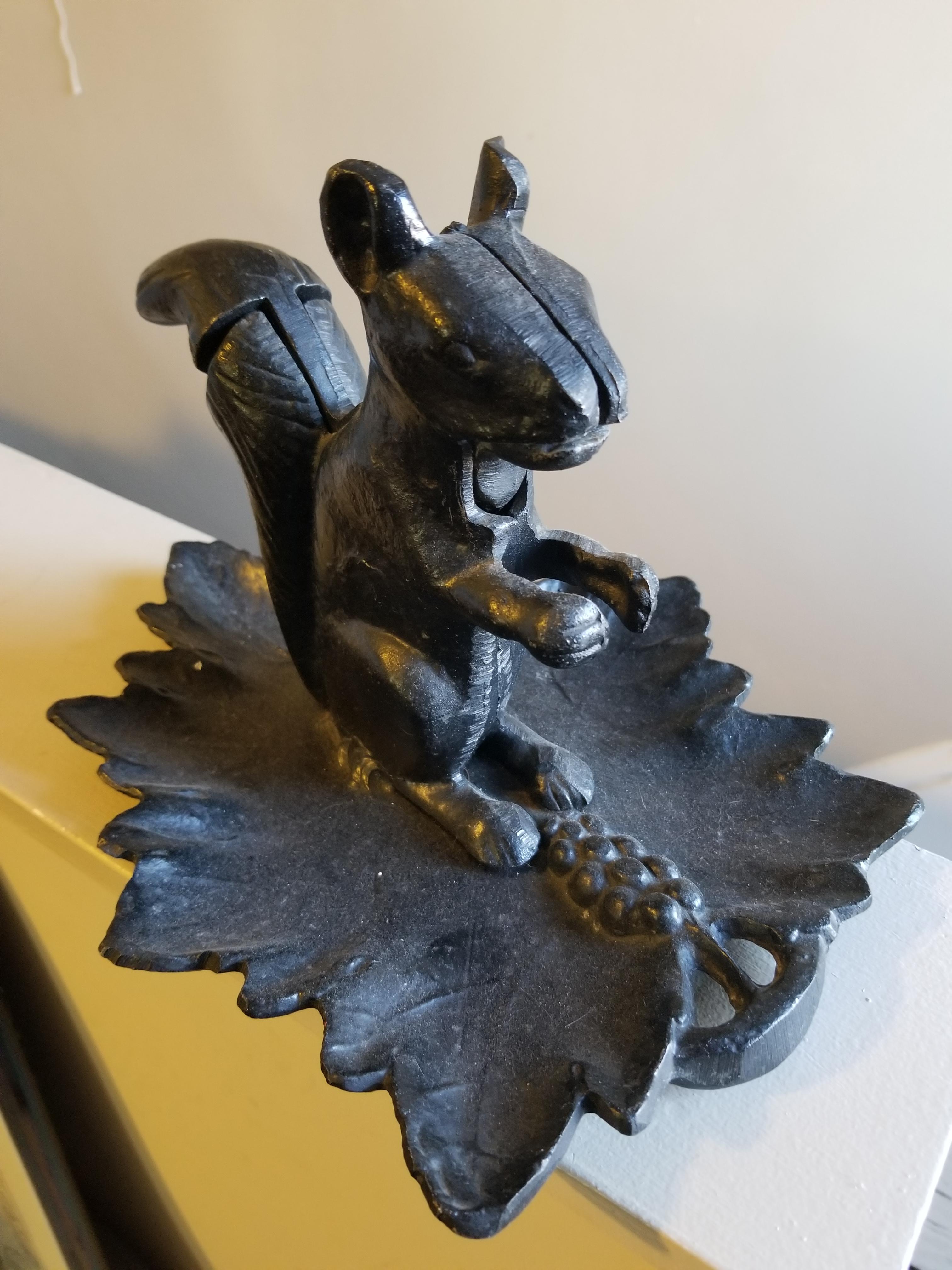 Cute vintage cast iron squirrel nutcracker r/DumpsterDiving