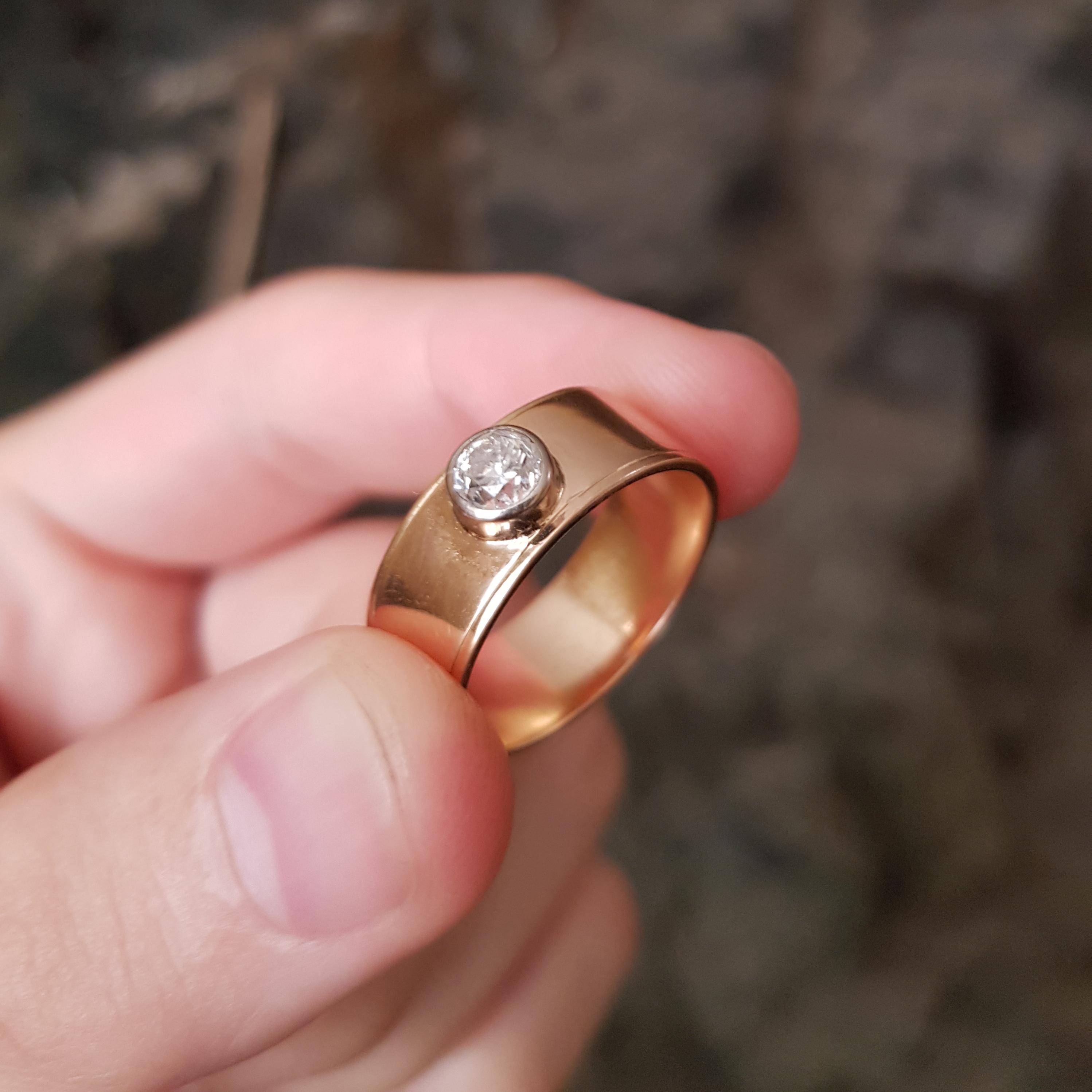 Skyrim's gold diamond ring IRL r/gaming