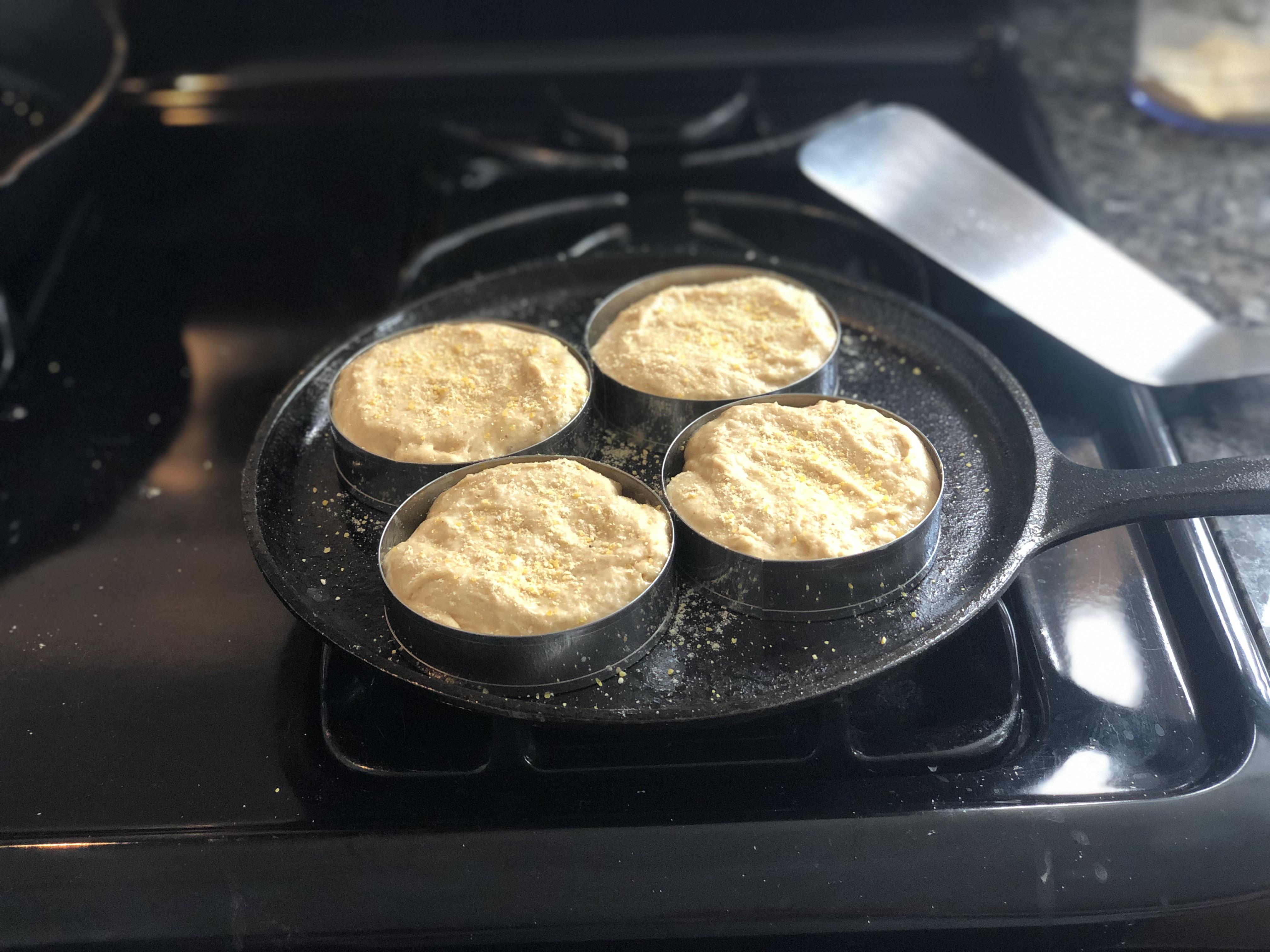 English muffins on the griddle this morning. r/castiron