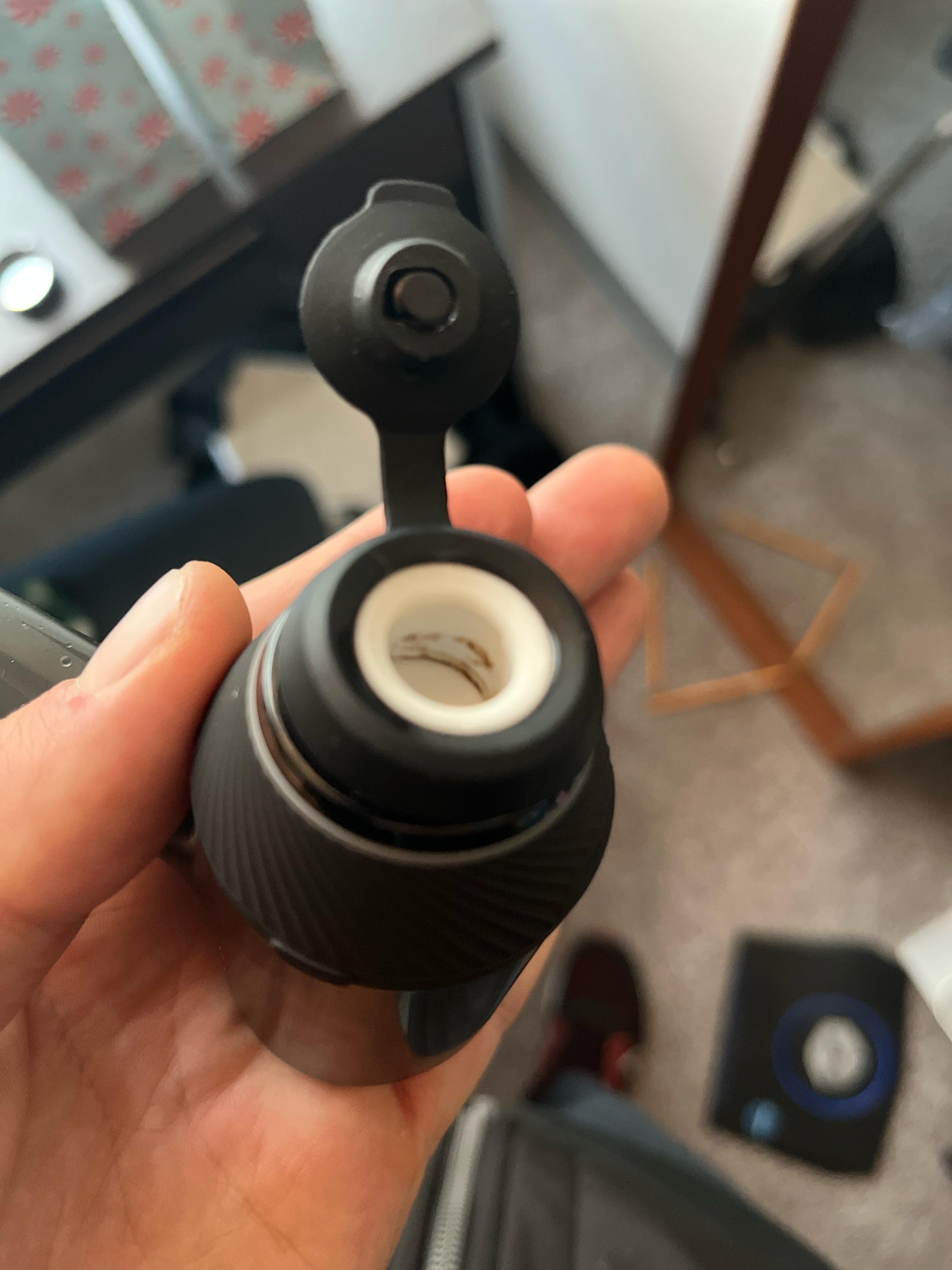 Does anyone know what causes this and how to clean it? r/puffco