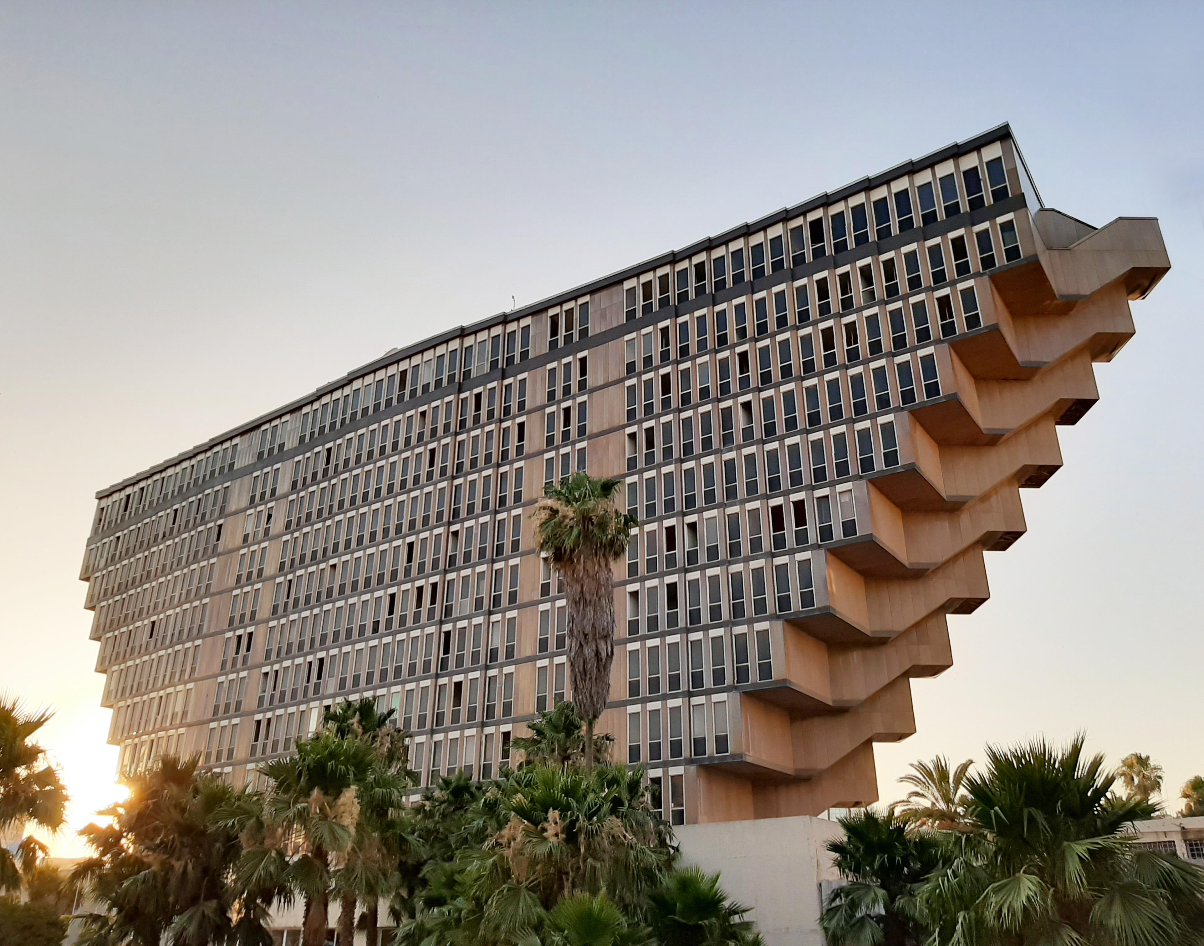 Hotel Du Lac Tunis, Tunisia, 2019. Abandoned since 2000 r/AbandonedPorn