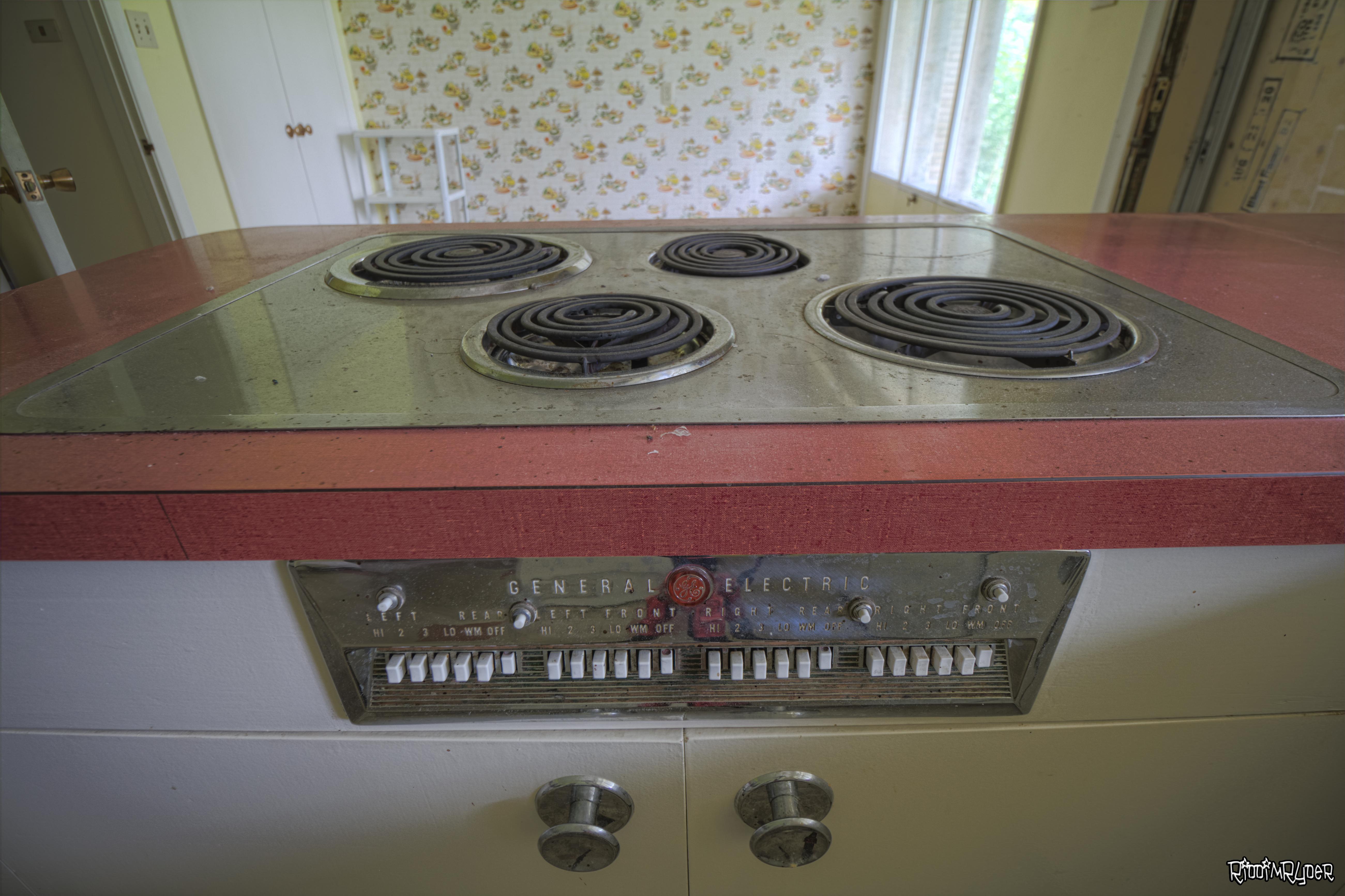 Awesome Built In General Electric Stove Top Found Inside an Abandoned 1960s Bungalow! [oc] r