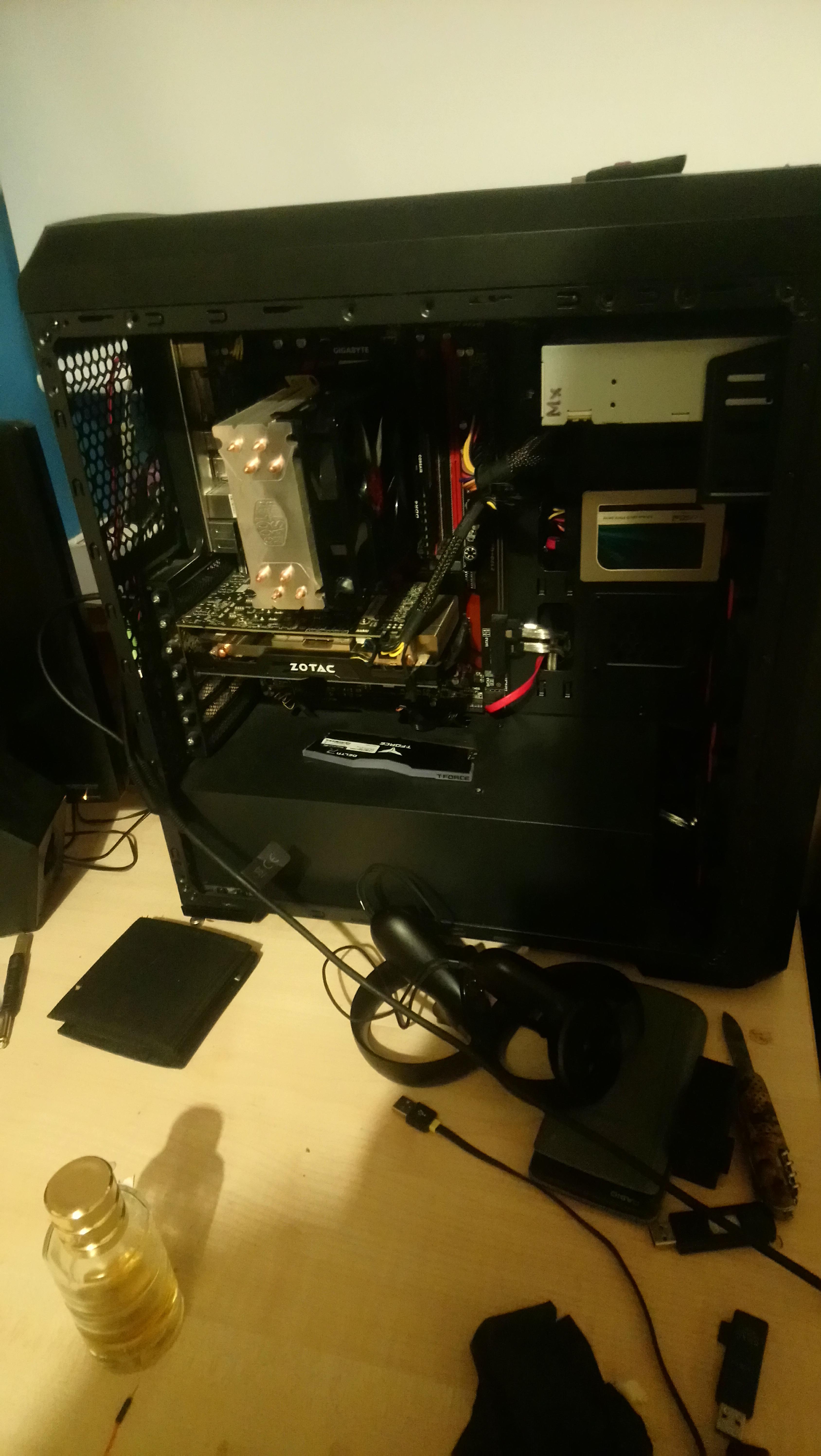 [Help] My pc keeps turning on and off right after i began installing a