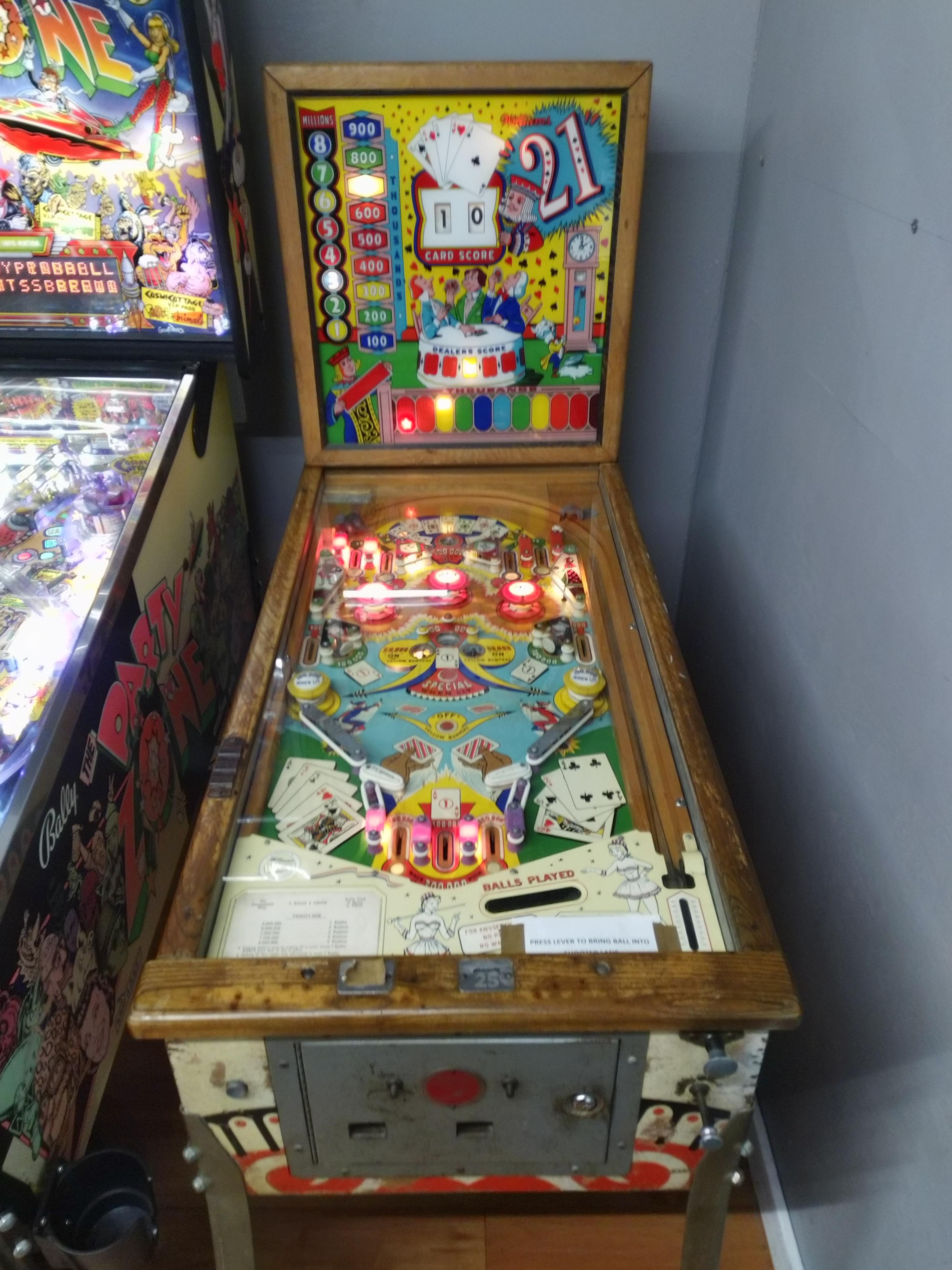 Rare 1960 Williams 21 at What's Brewing in San Antonio r/pinball