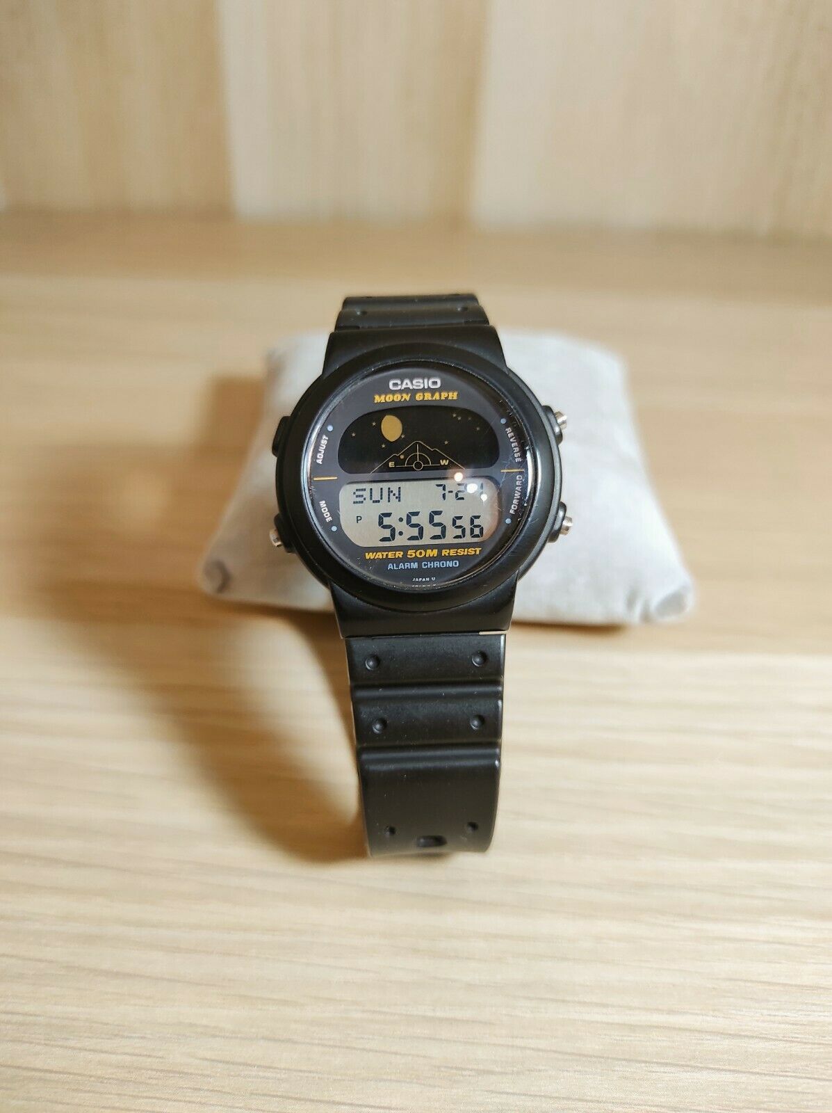 [Casio GMW15 - Moon Graph] - (1985) - Animated moon phase watch with
