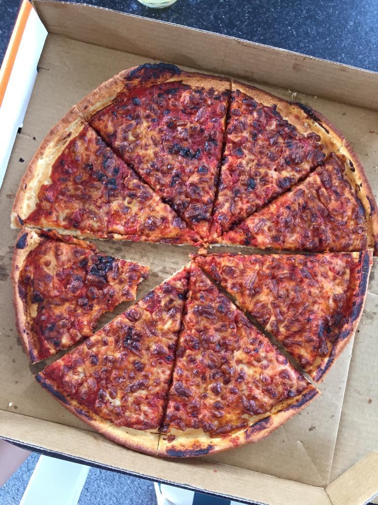 Mmm cheese pizza Dominos