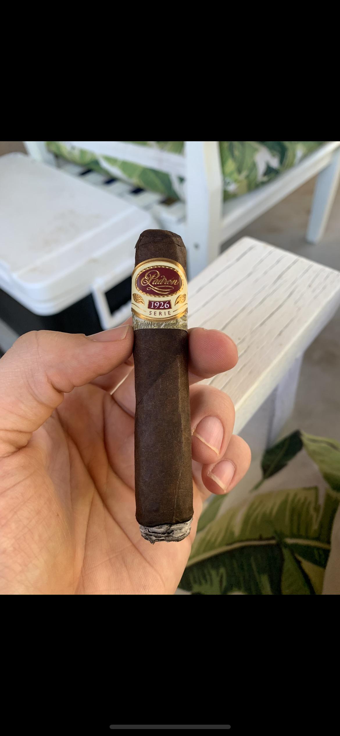 What’s up Reddit, could ya’ll some cigars close to the padrón