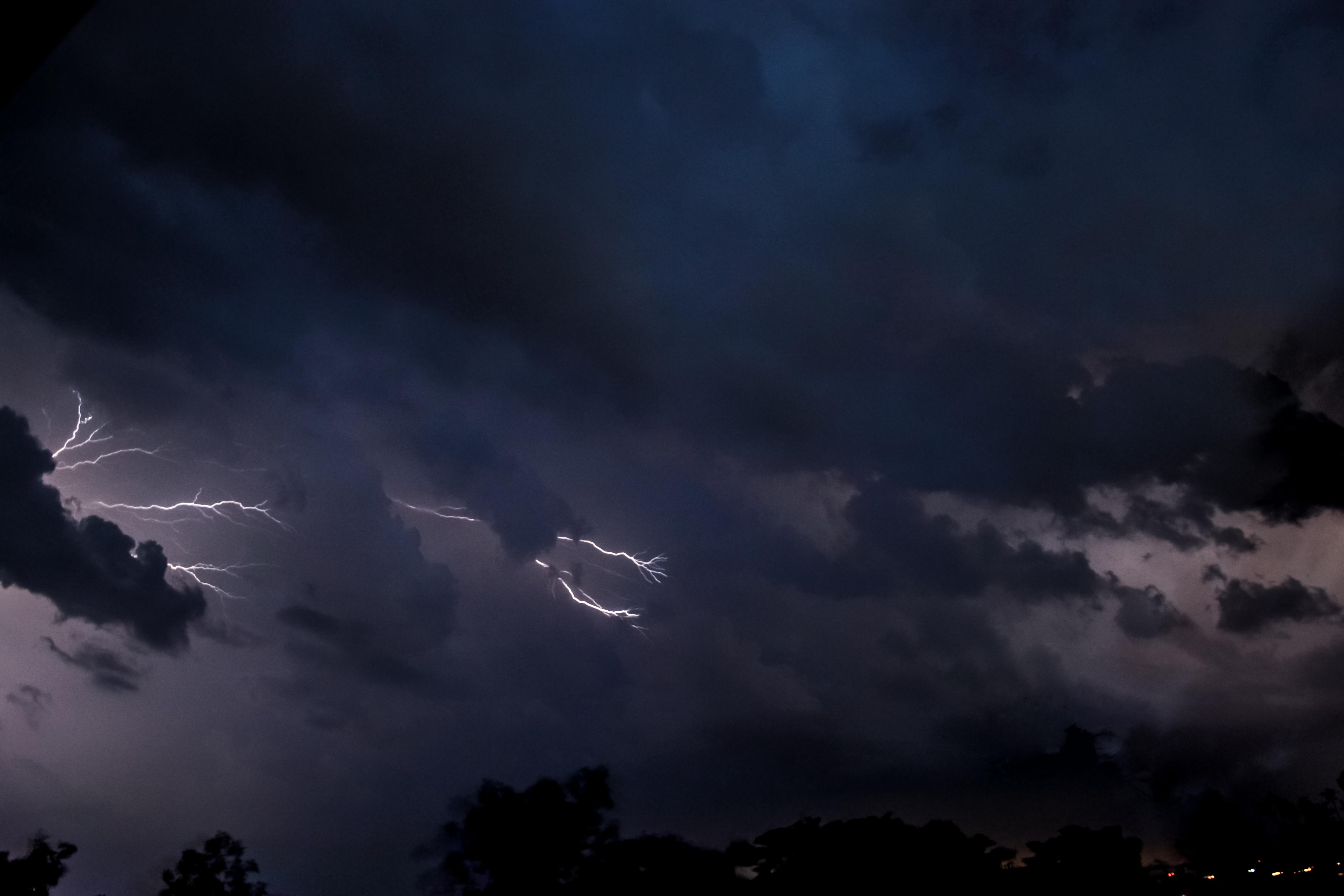 Lightning in CT with Nikon and Pluto Trigger r/LongExposurePics