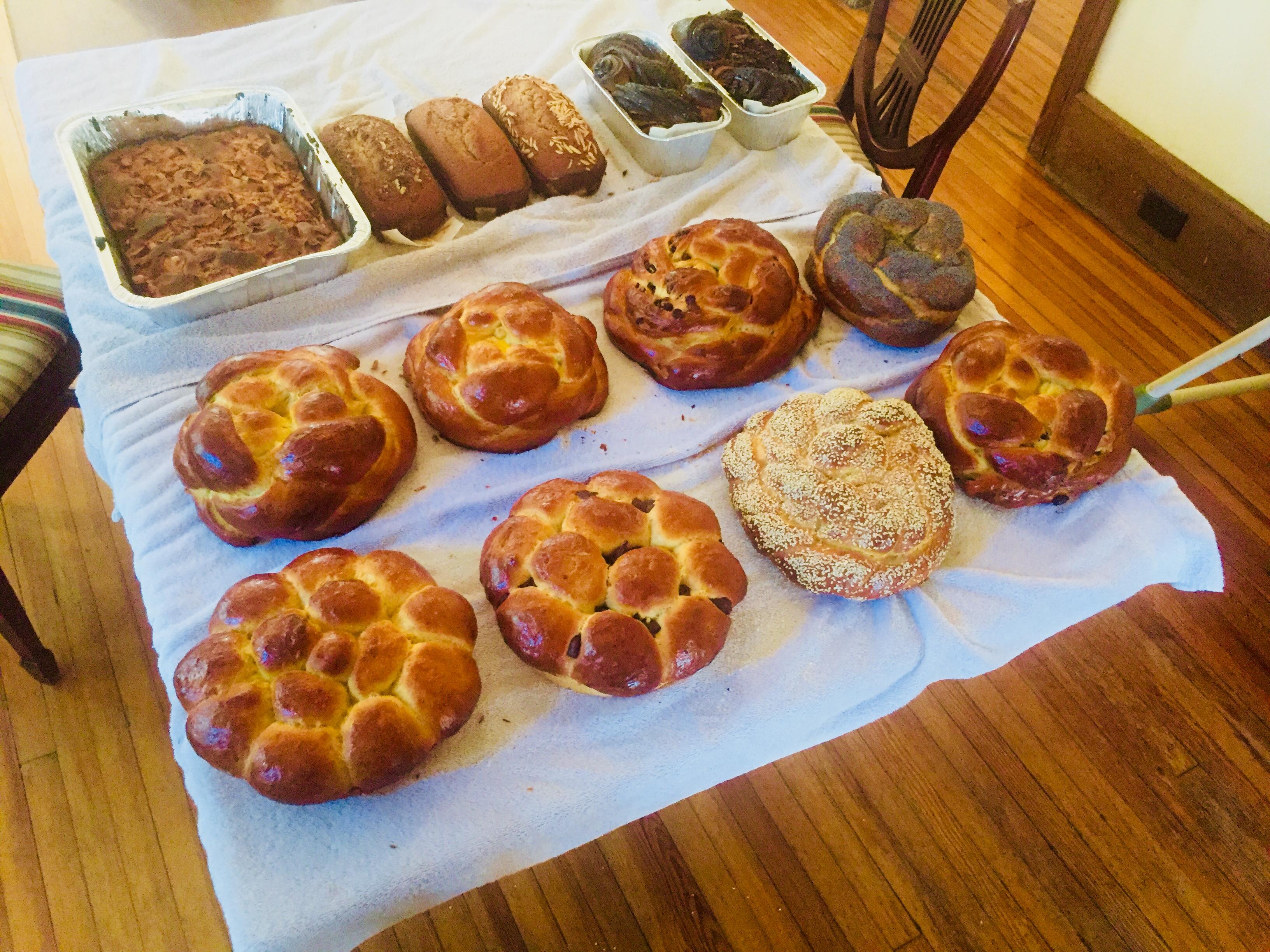 [Homemade] Rosh Hashanah Spread Challah Bread, Babka, Apple Cake