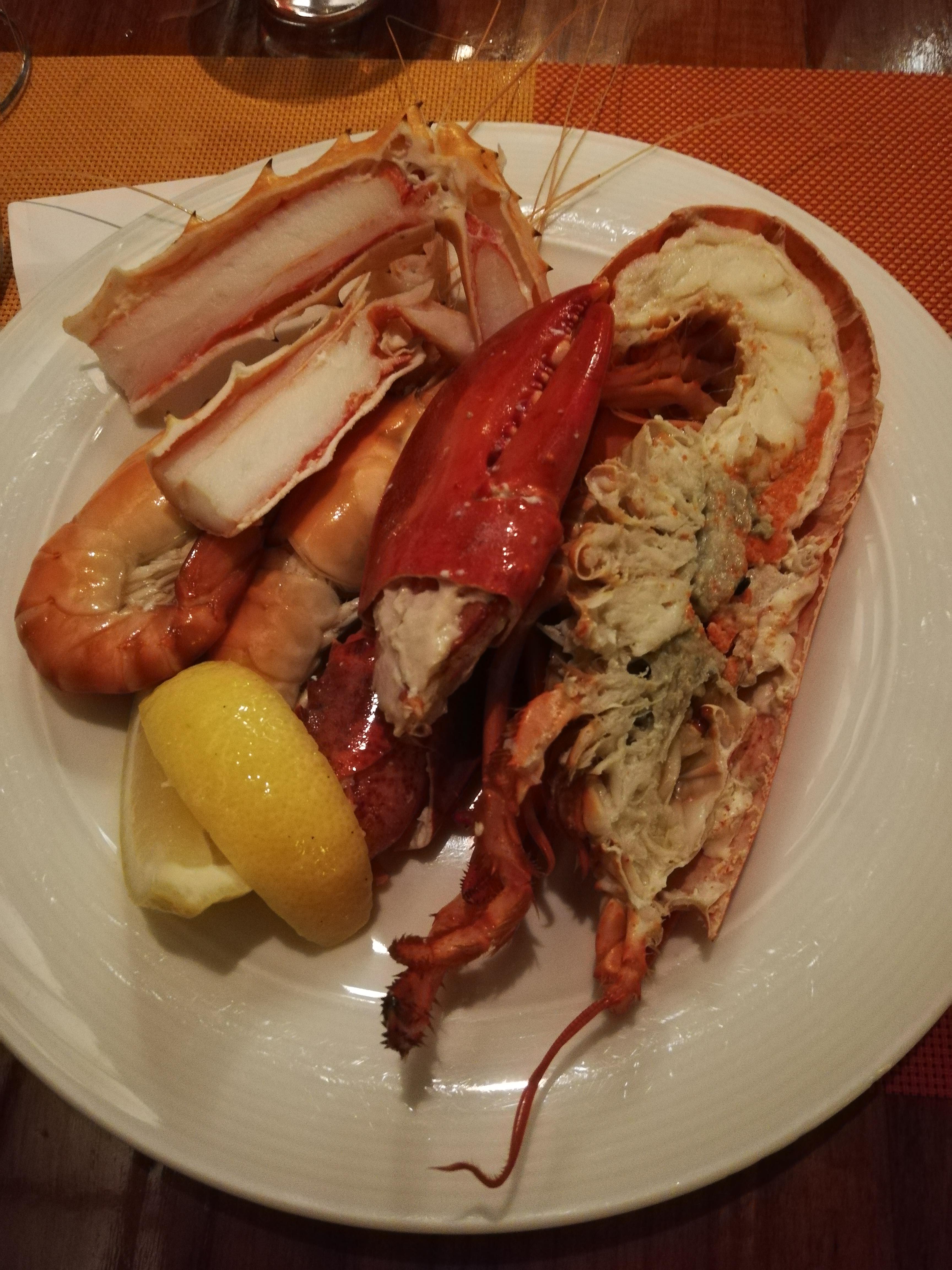 [I Ate] Alaskan King crab, Shrimp, Lobster & Lobster Claws r/food