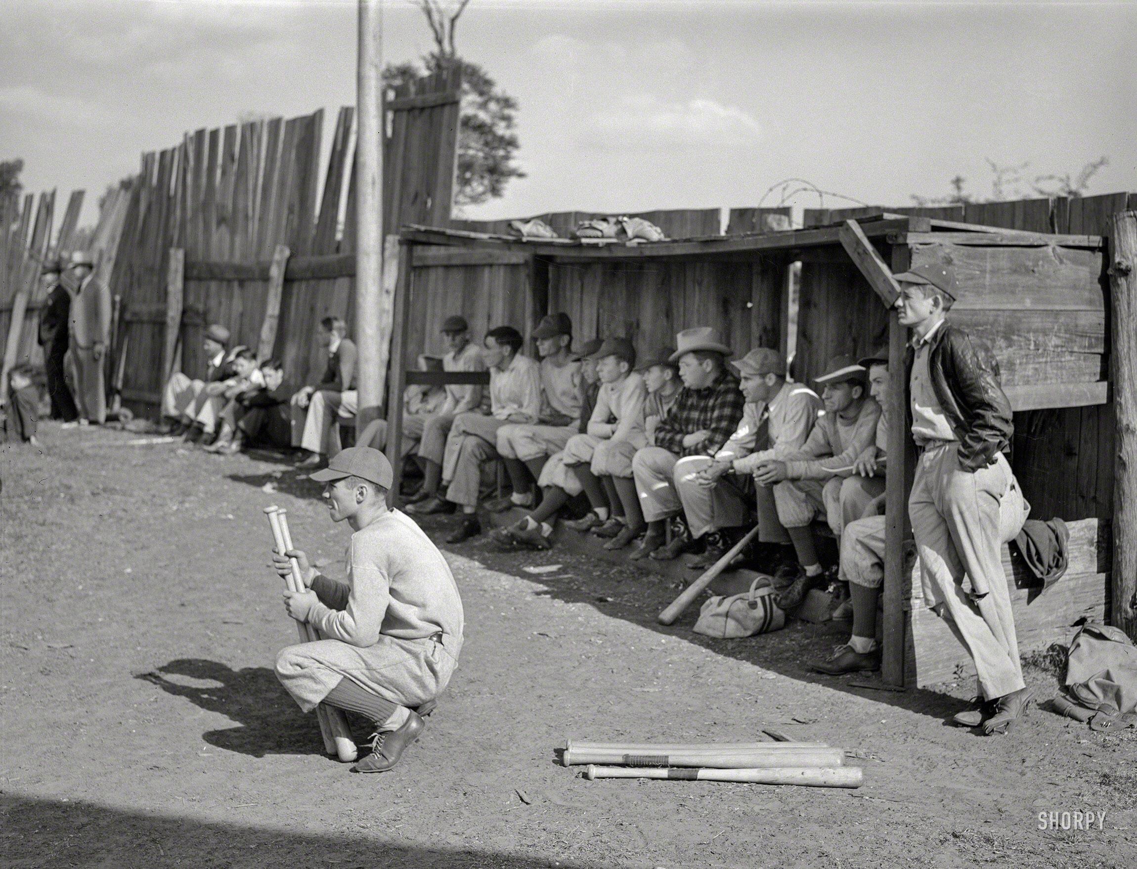 Baseball game in San Augustine, Texas, 1939, [2300 x 1758] r/HistoryPorn