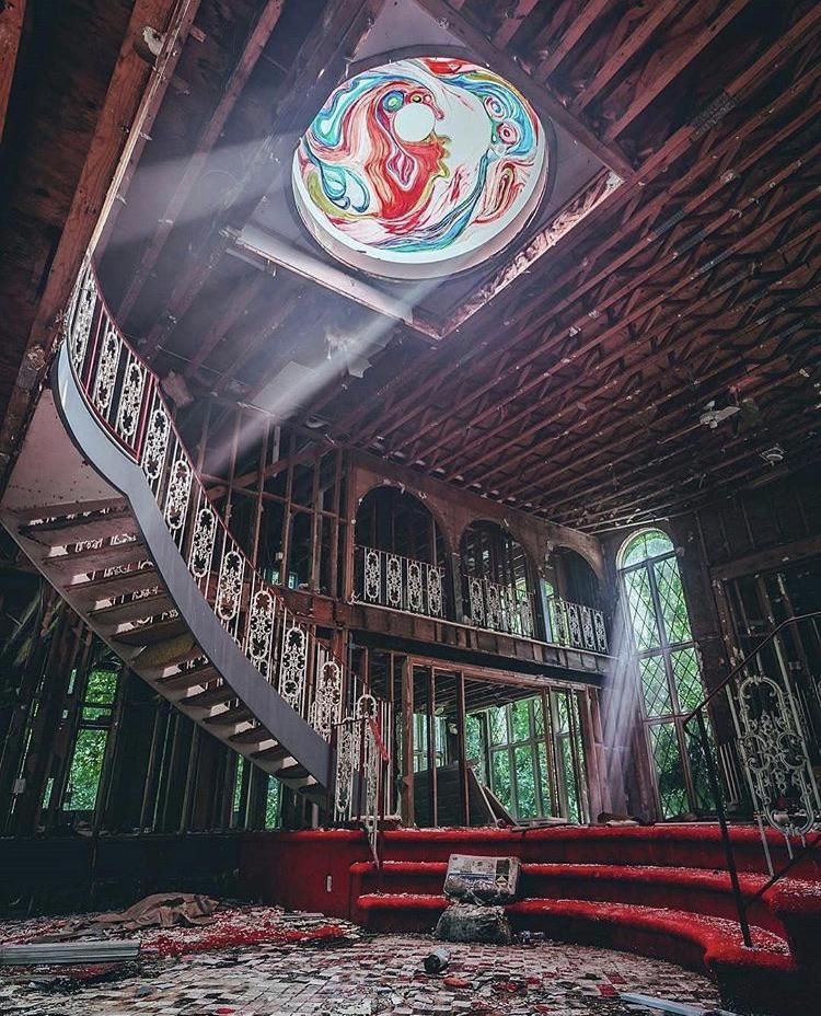 Abandoned party mansion deep in the Maryland Forest. r/urbanexploration