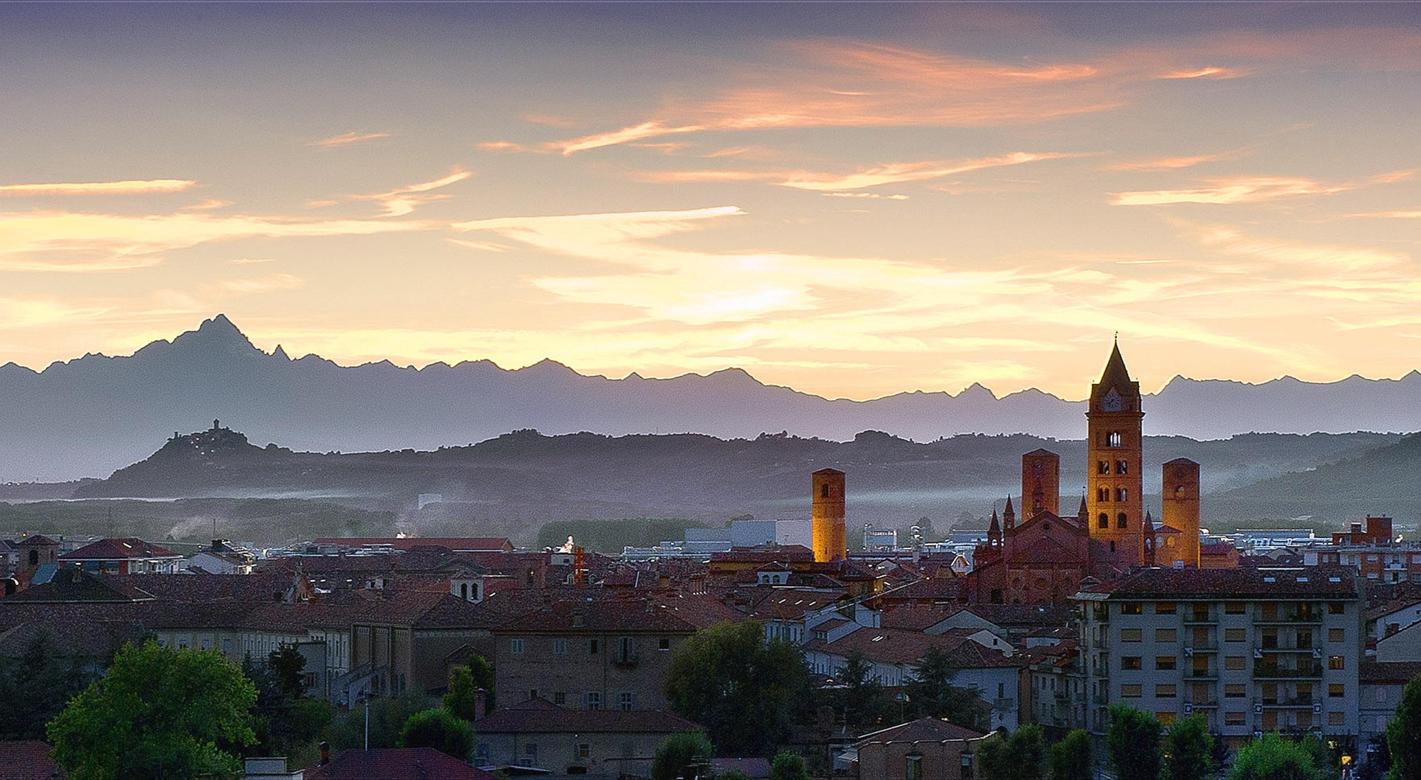 The city of Alba, one of Italy's food capitals, gives its best during Autumn. Langhe, Piedmont